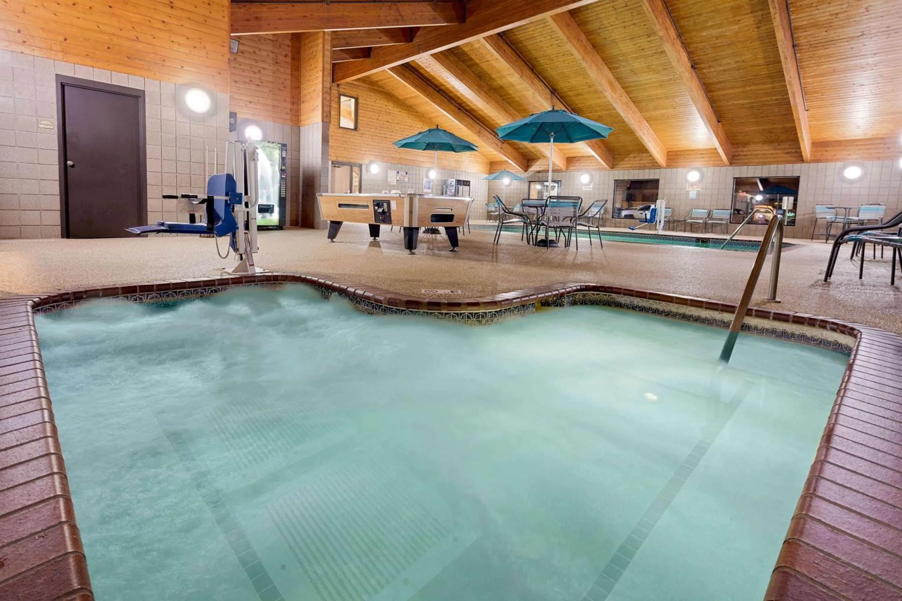 Hot Tub in Baymont by Wyndham Owatonna