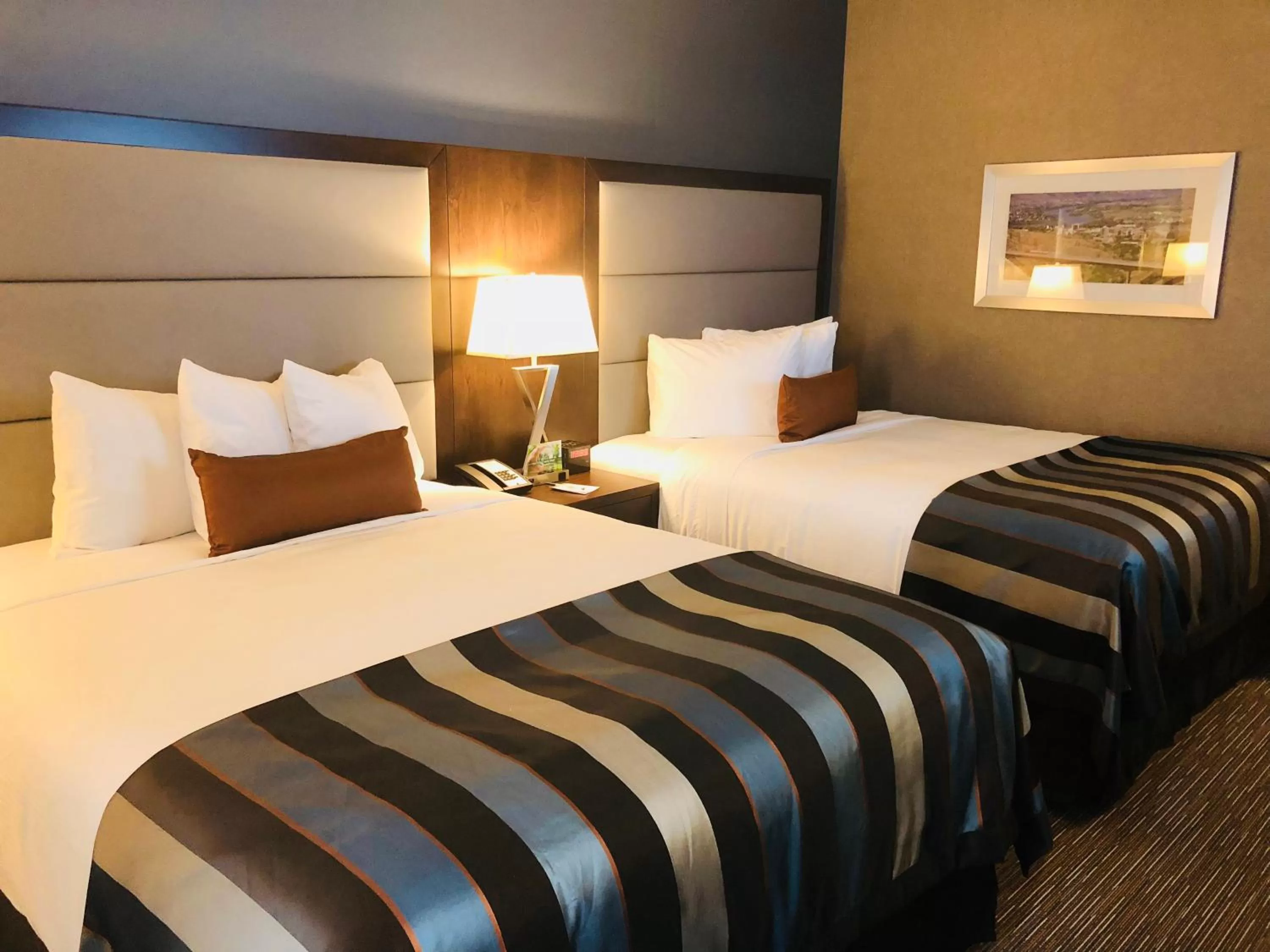 Bedroom, Bed in Wingate by Wyndham Kamloops