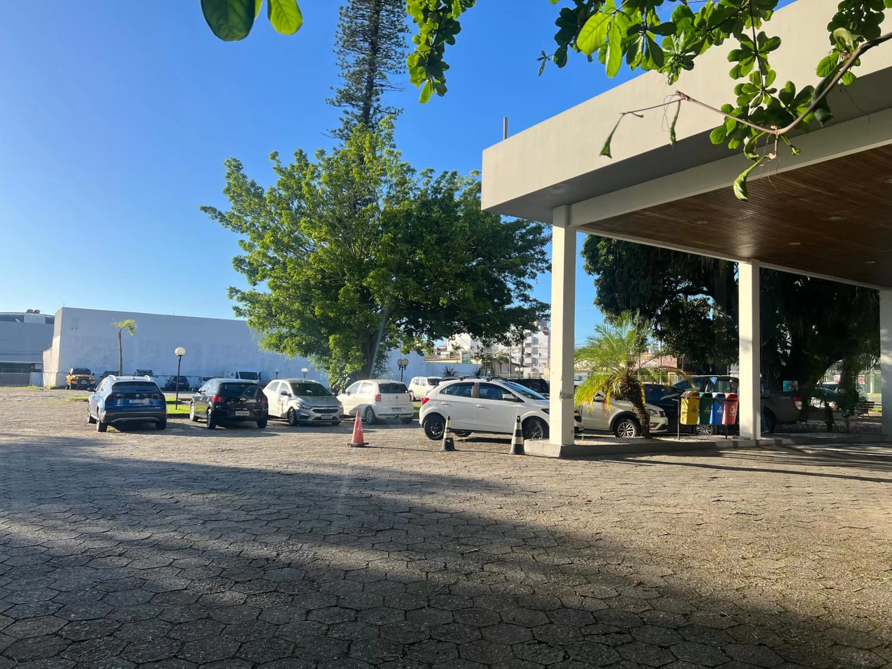 Parking in Brisamar Suite Hotel