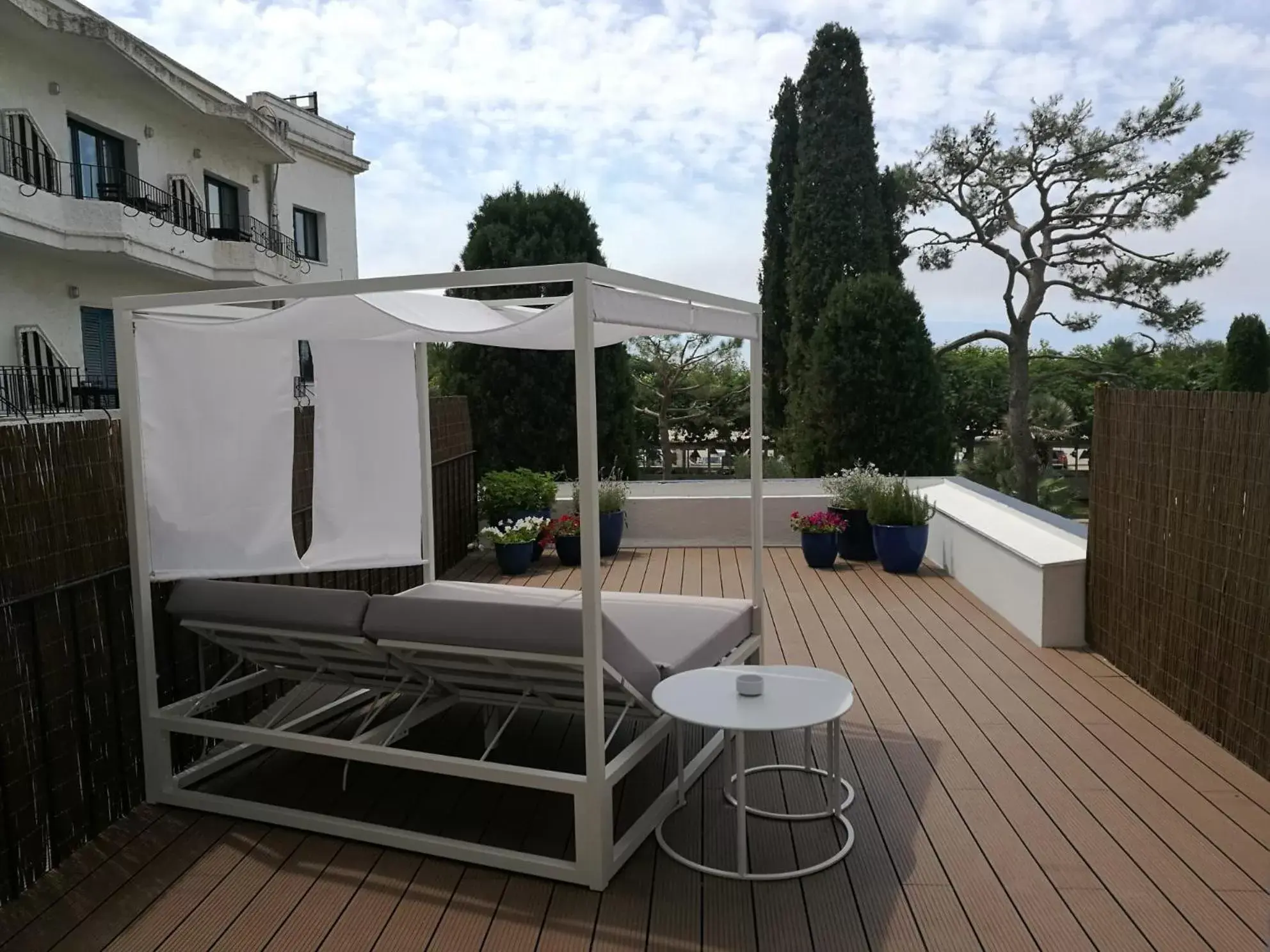 Superior Twin Room with Terrace and Garden View in Hotel Trias Superior Twin Room with Terrace and Garden View in Hotel Trias