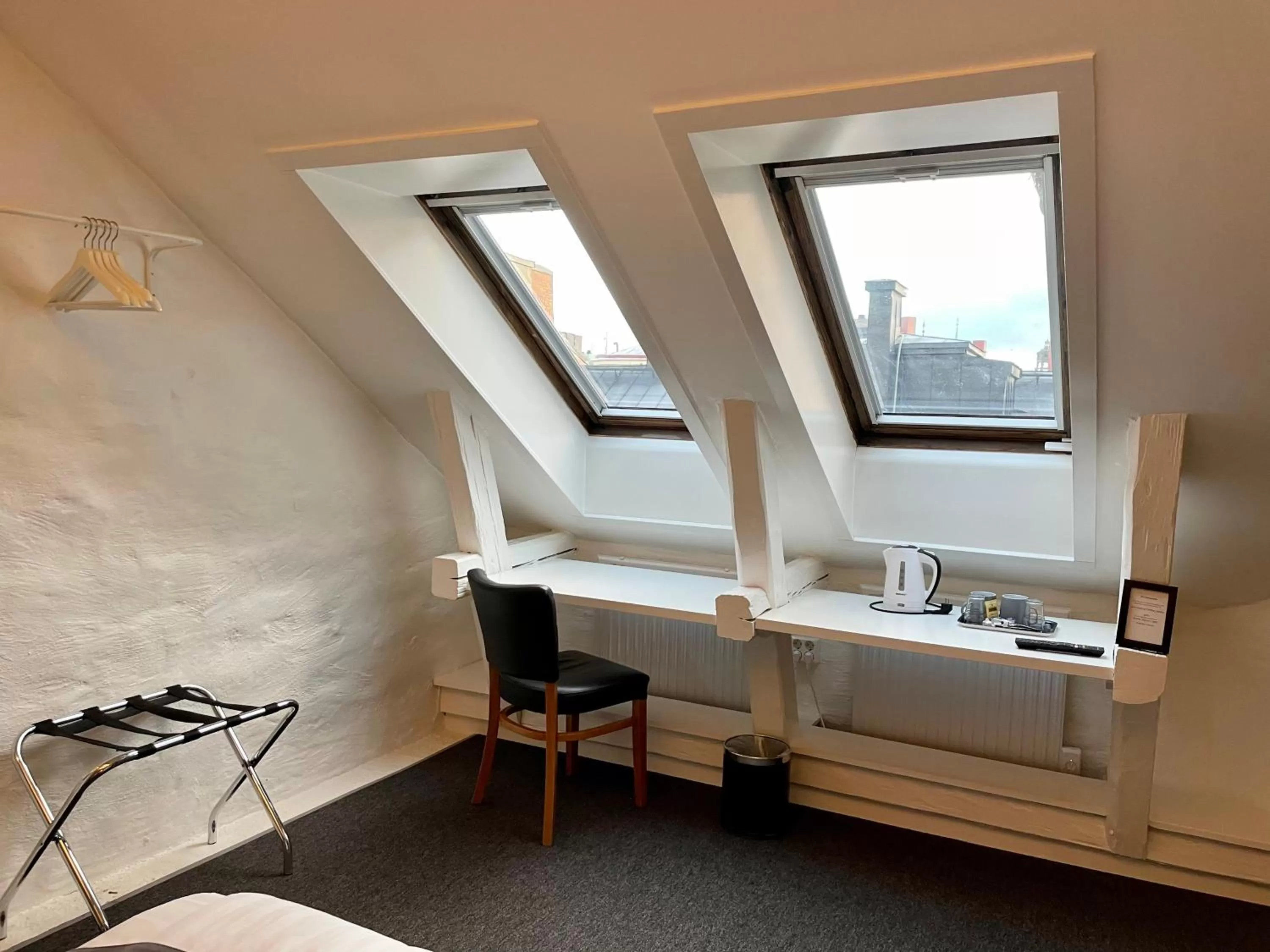 Coffee/tea facilities in Unique Hotel