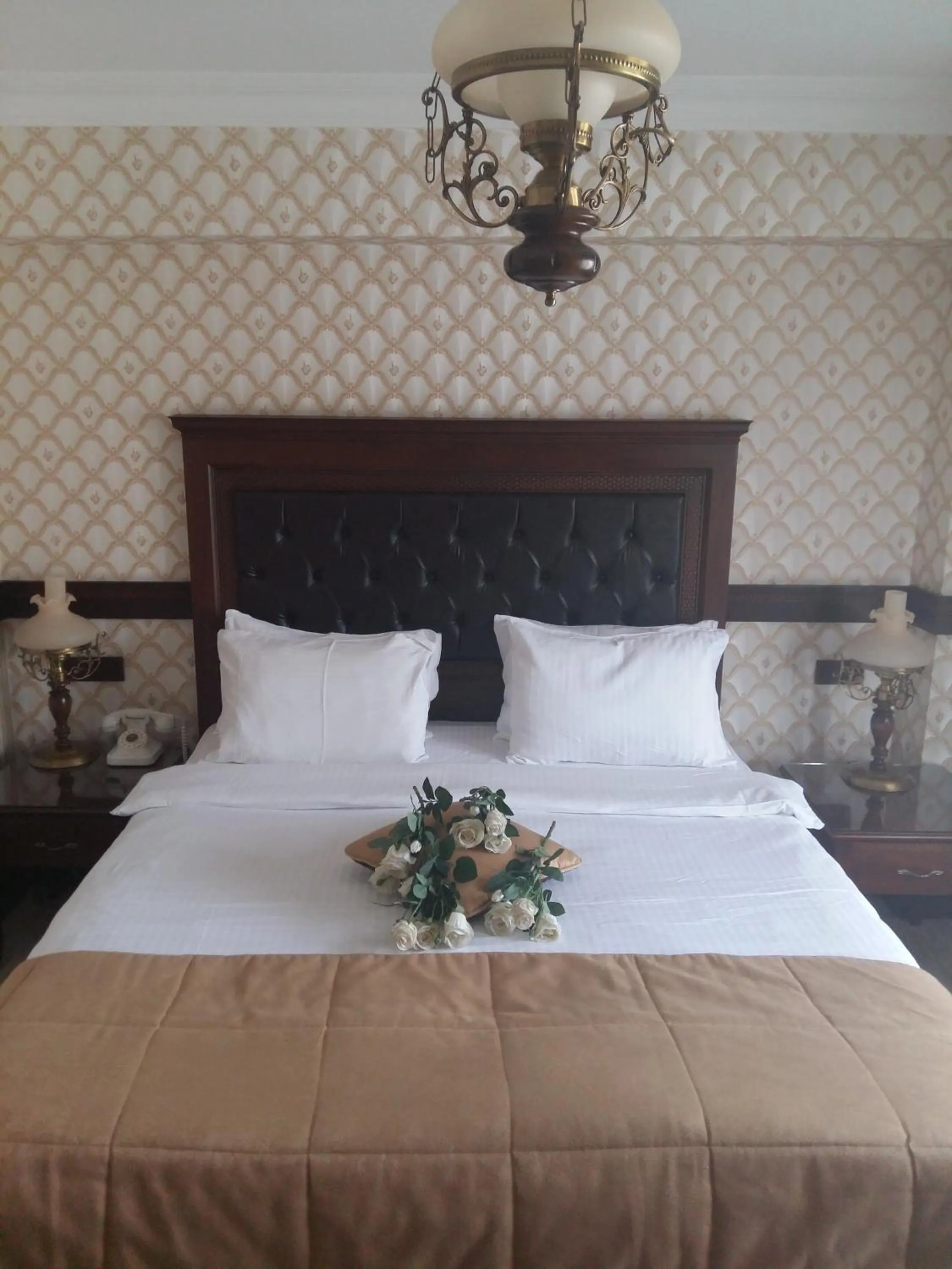 Bedroom, Bed in Divalis Hotel