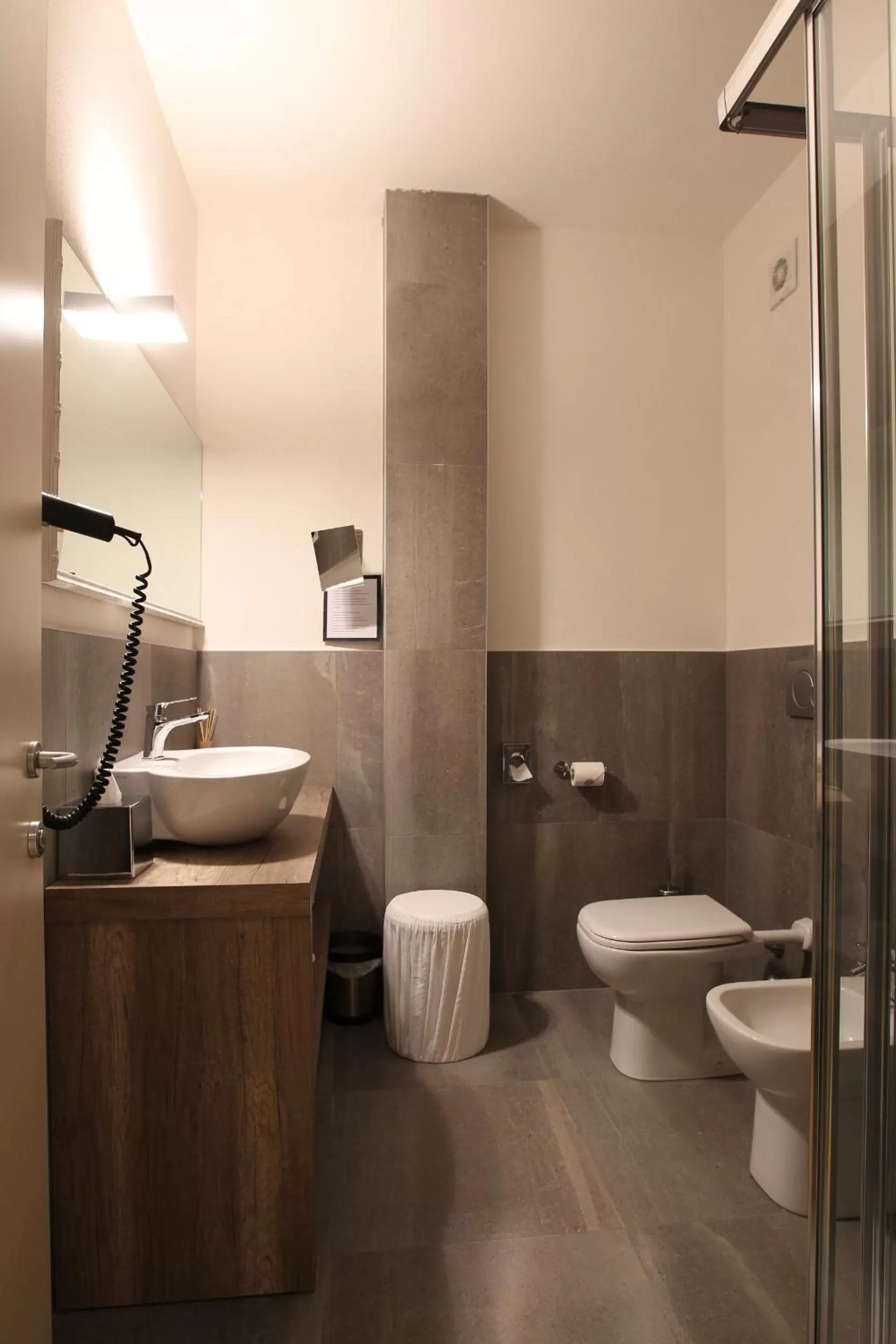 Shower in Hotel Globo