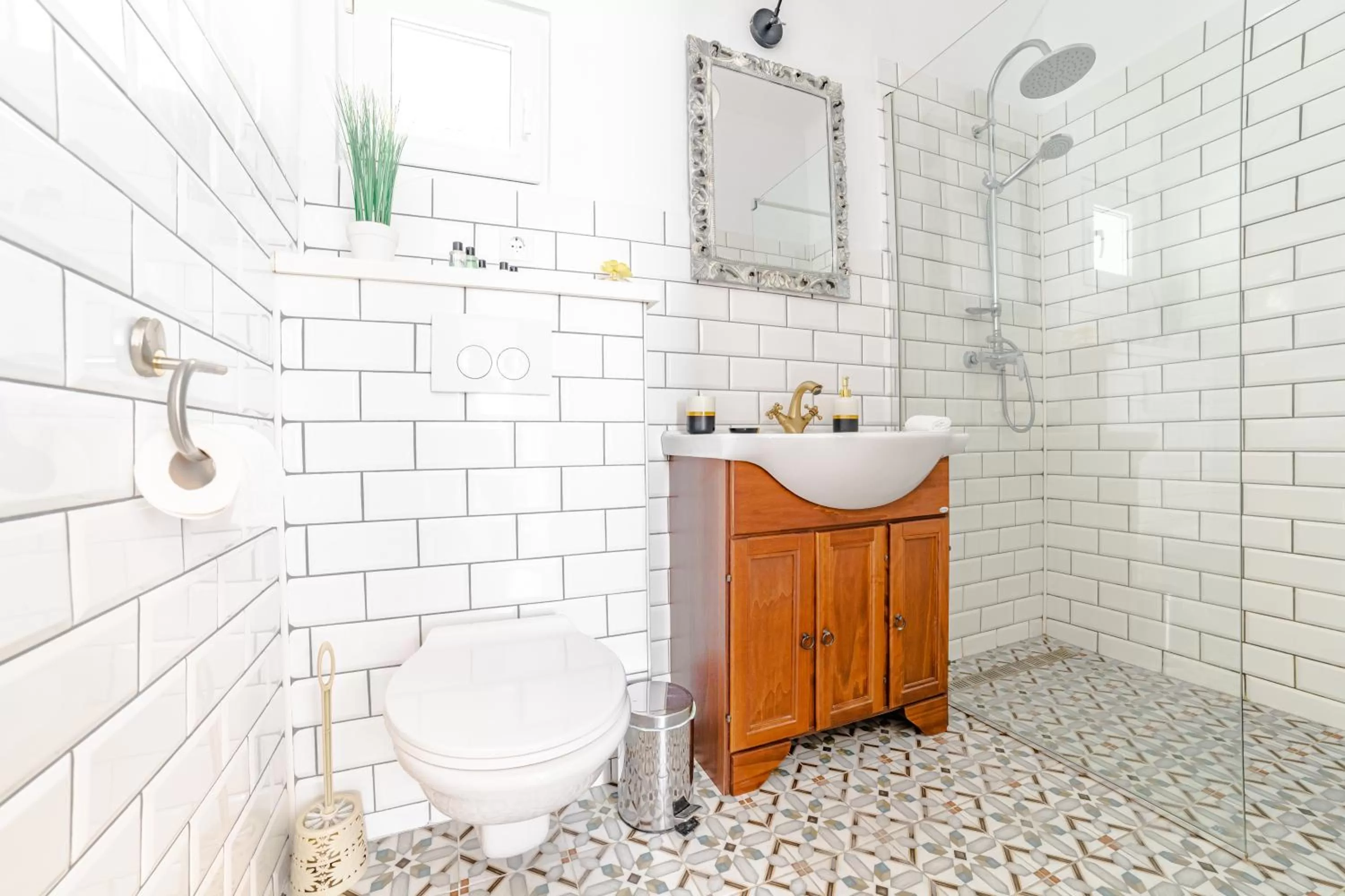 Bathroom in ALBERT RESIDENCE with PARKING
