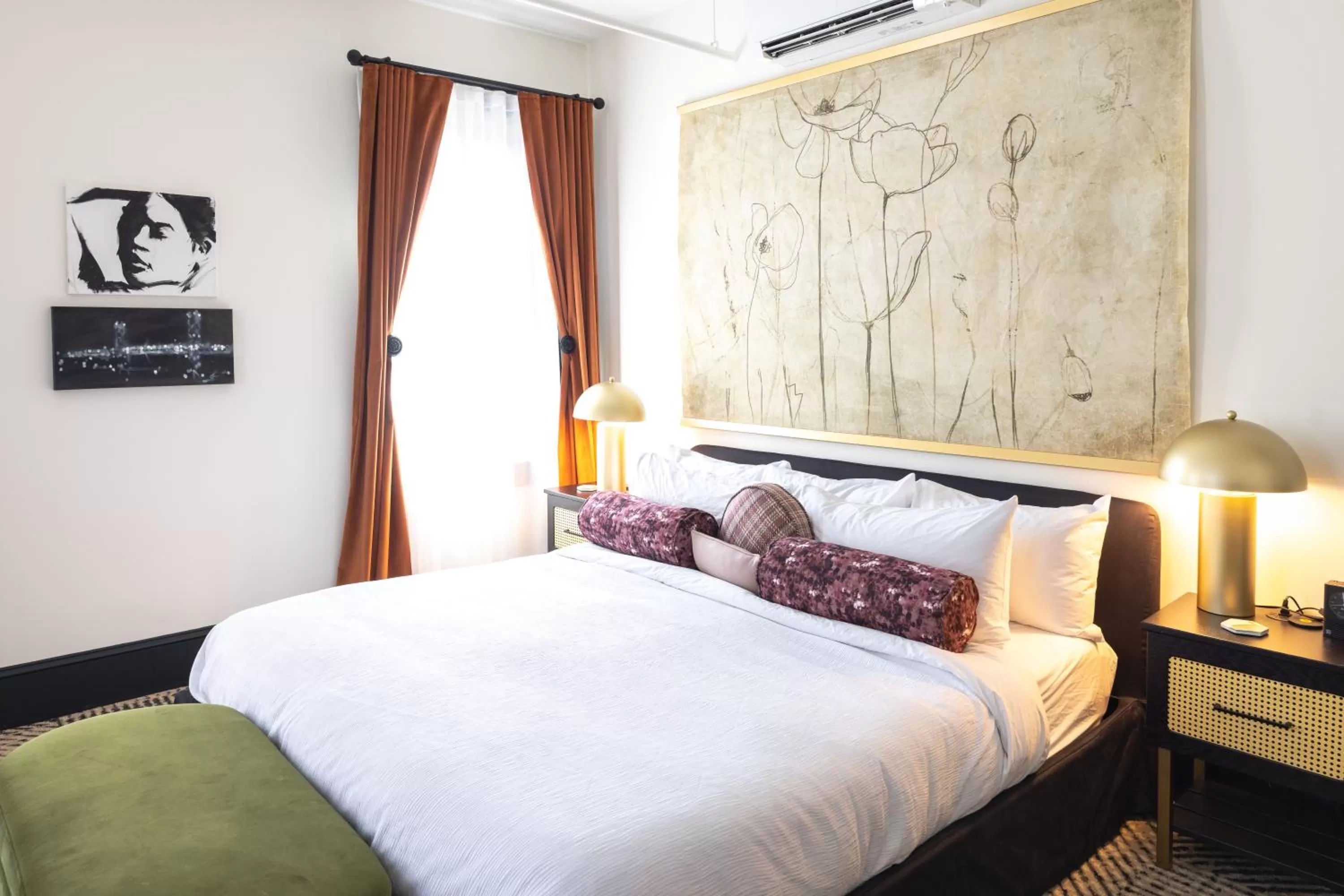 Bed in Hotel Thaxter