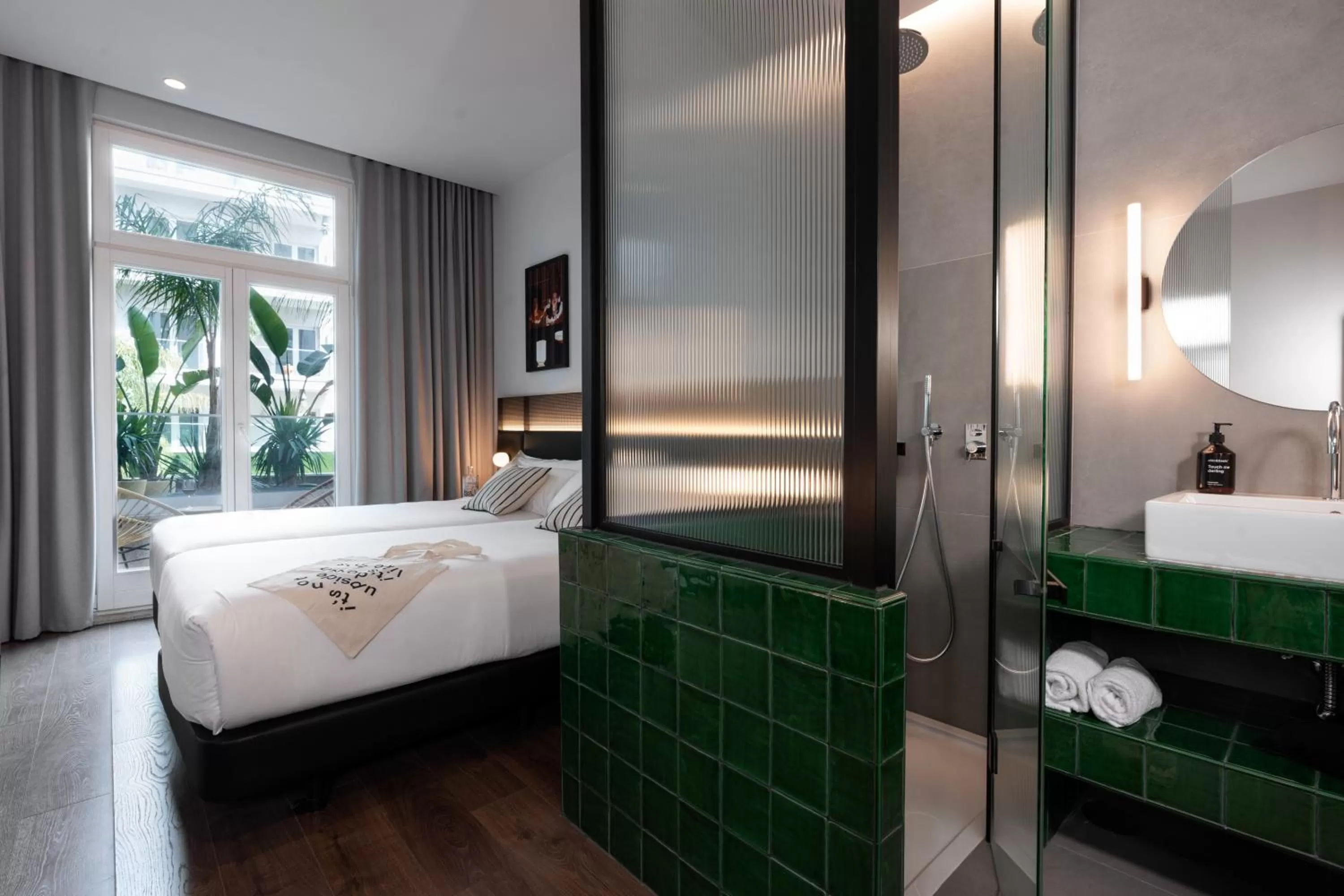 Bathroom, Bed in chic&basic Gravity