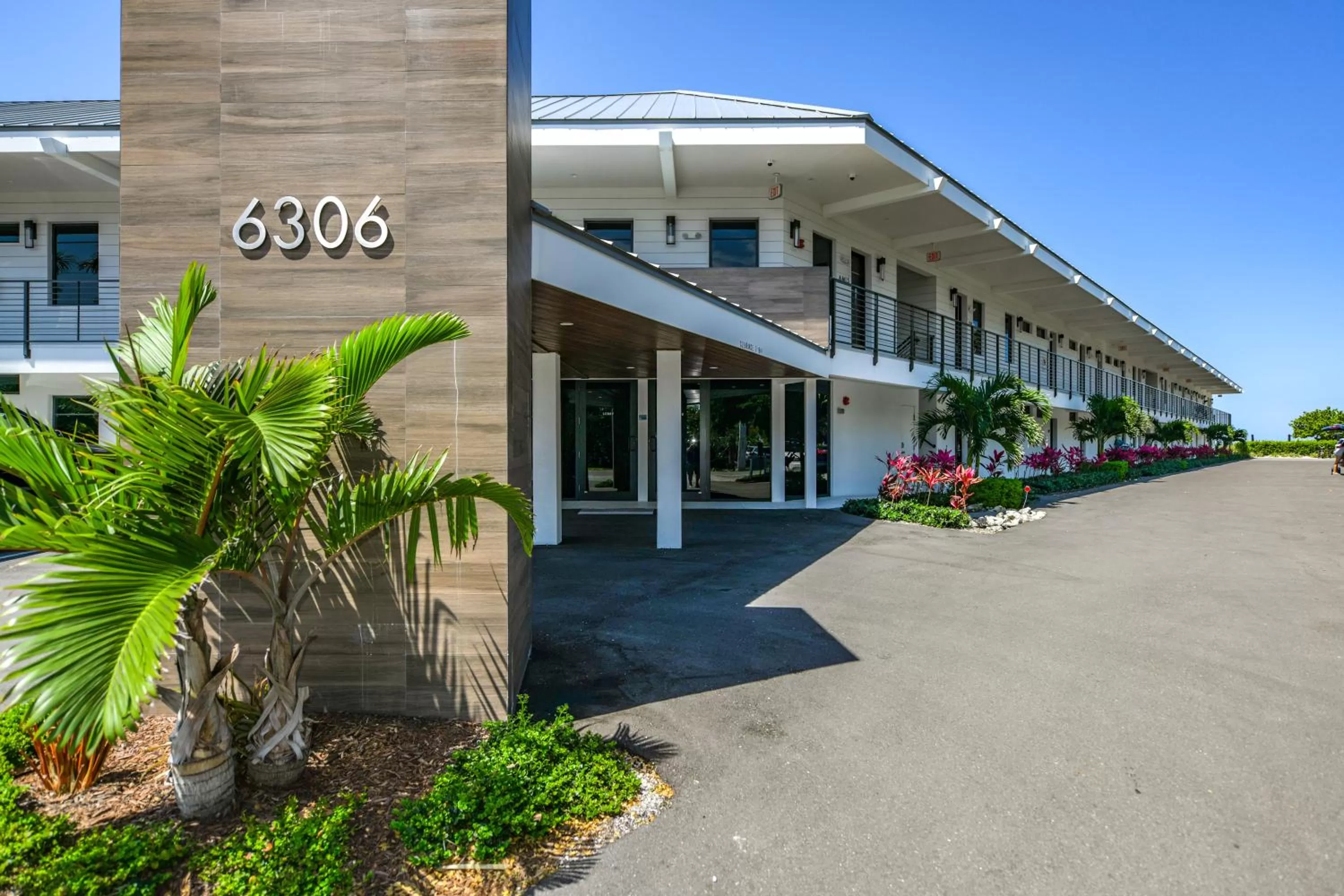 Property building in Anna Maria Beach Resort