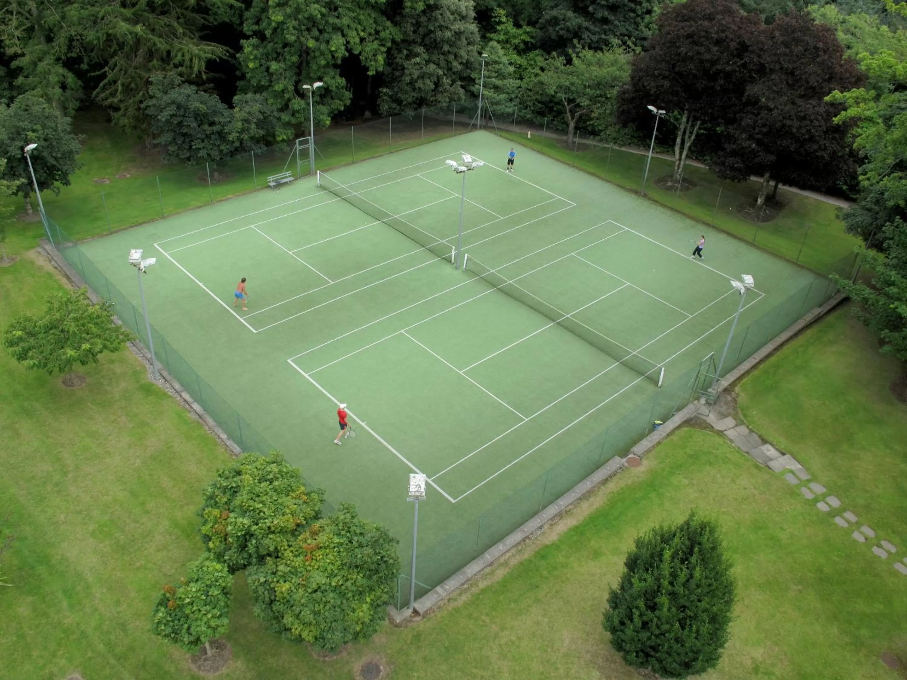 Tennis court in Ballymascanlon Hotel and Golf Resort