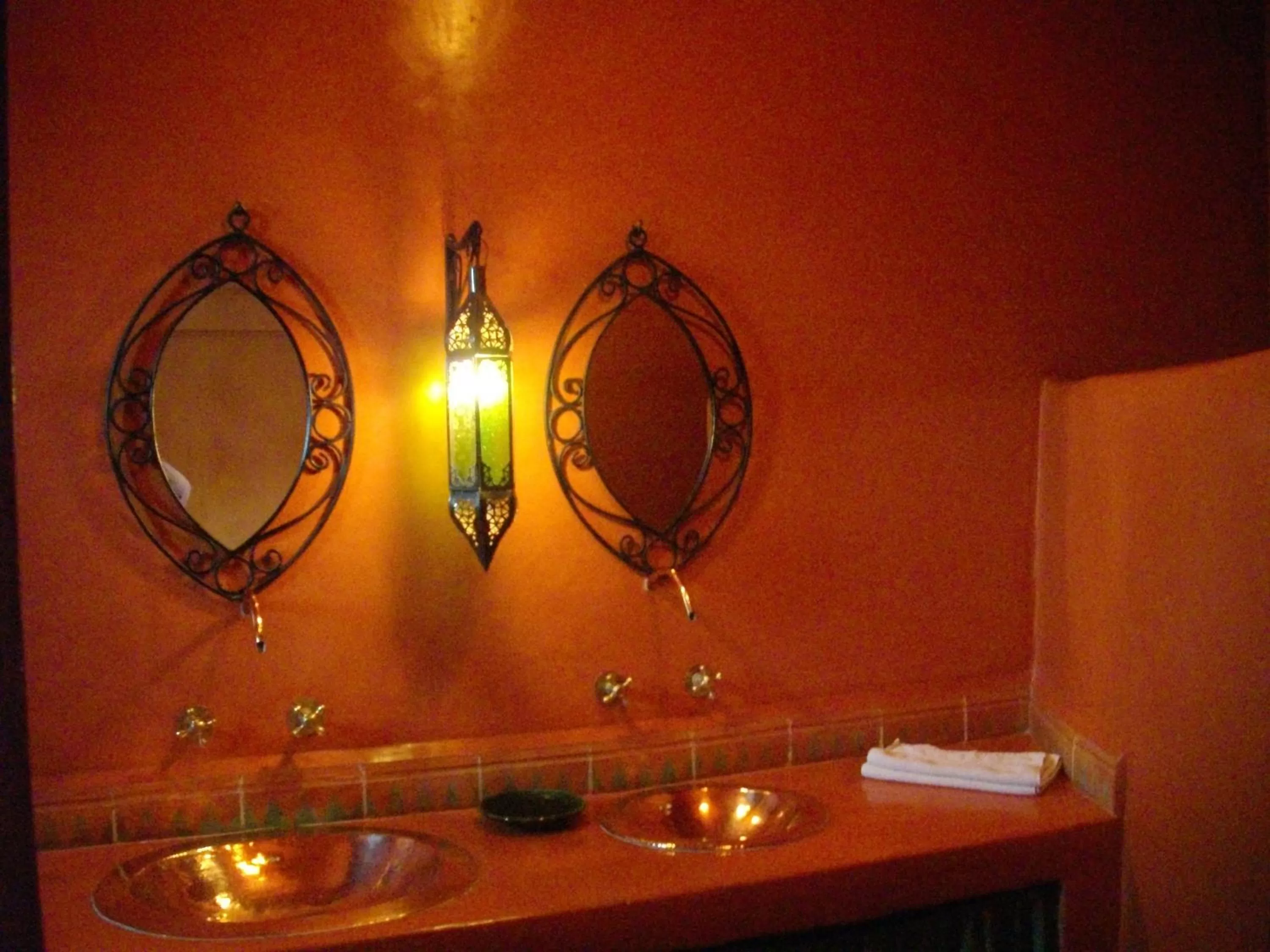 Bathroom in Kasbah Zitoune