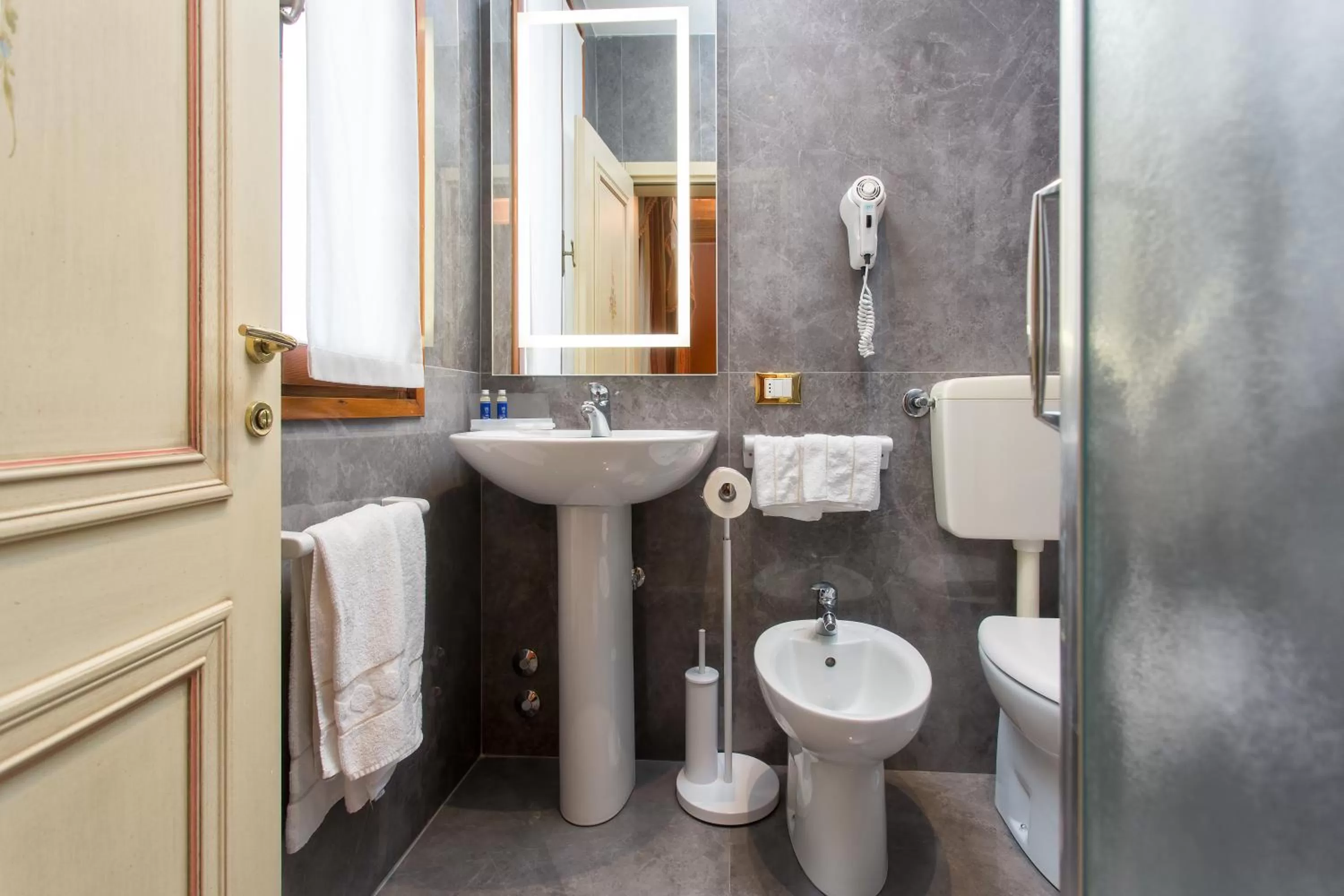 Toilet in Hotel Conterie