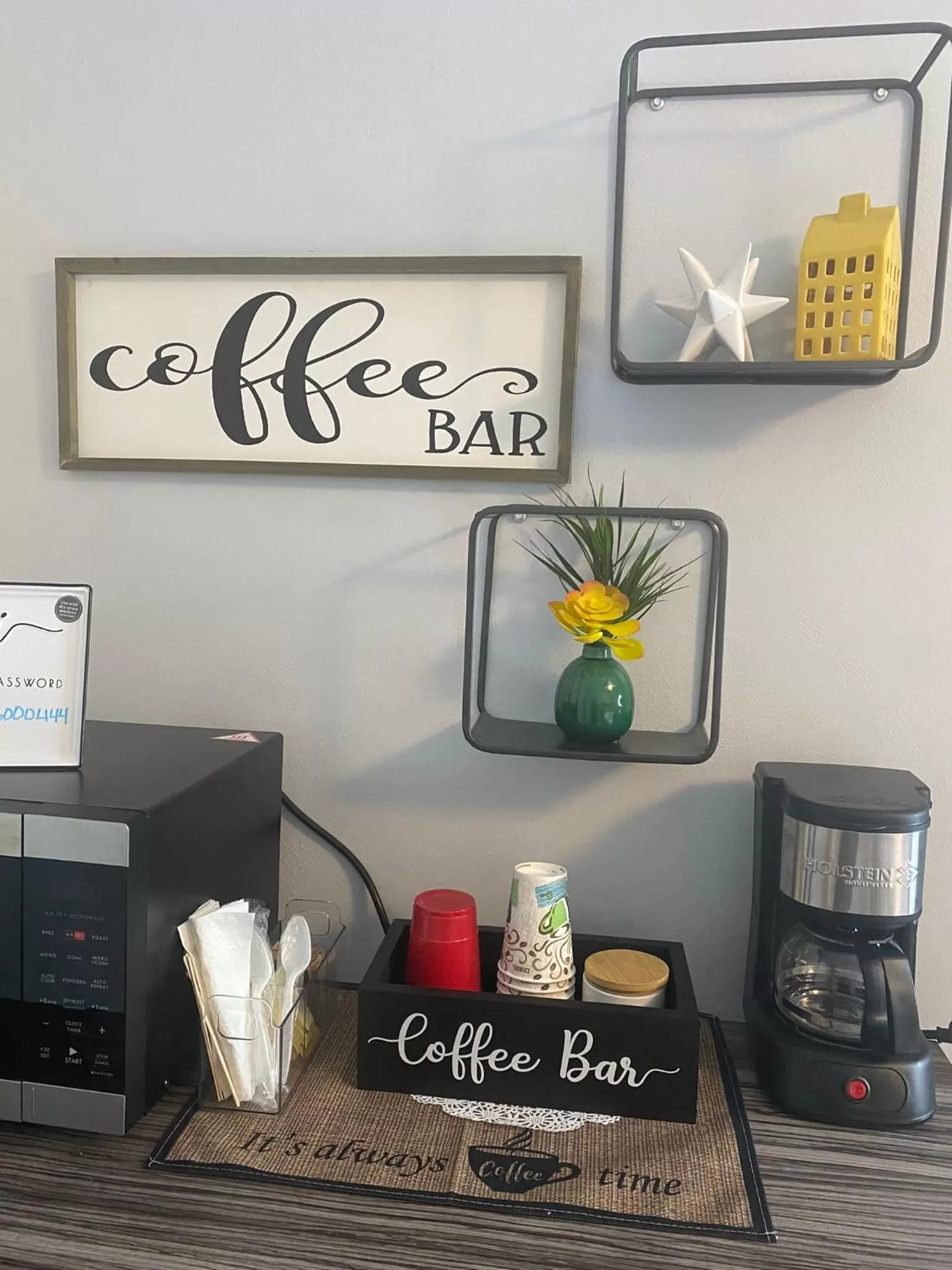 Coffee/tea facilities in Itza-Bella Suites