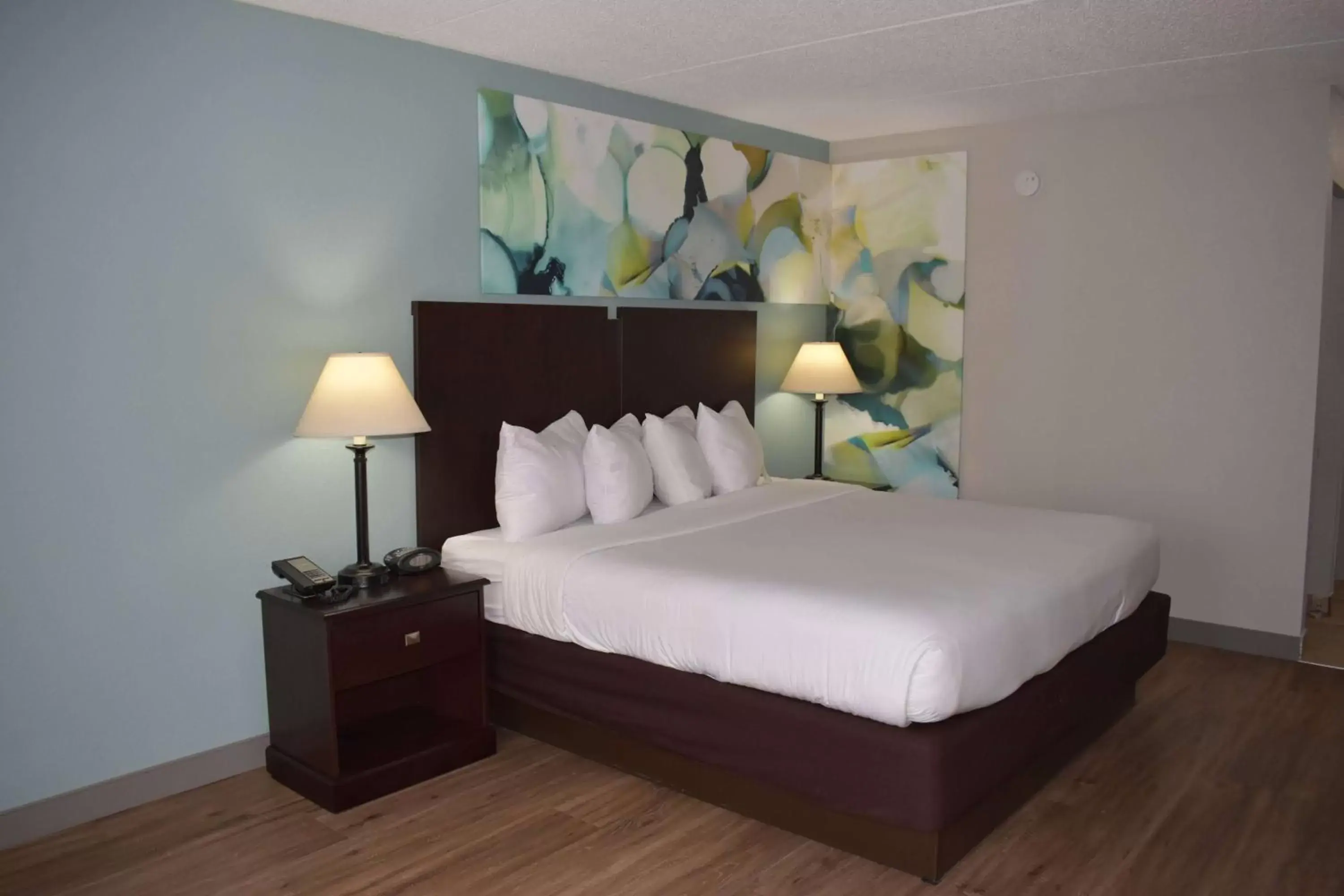 Tower King Room, Non-Smoking in Wyndham Garden Ann Arbor Tower King Room, Non-Smoking in Wyndham Garden Ann Arbor