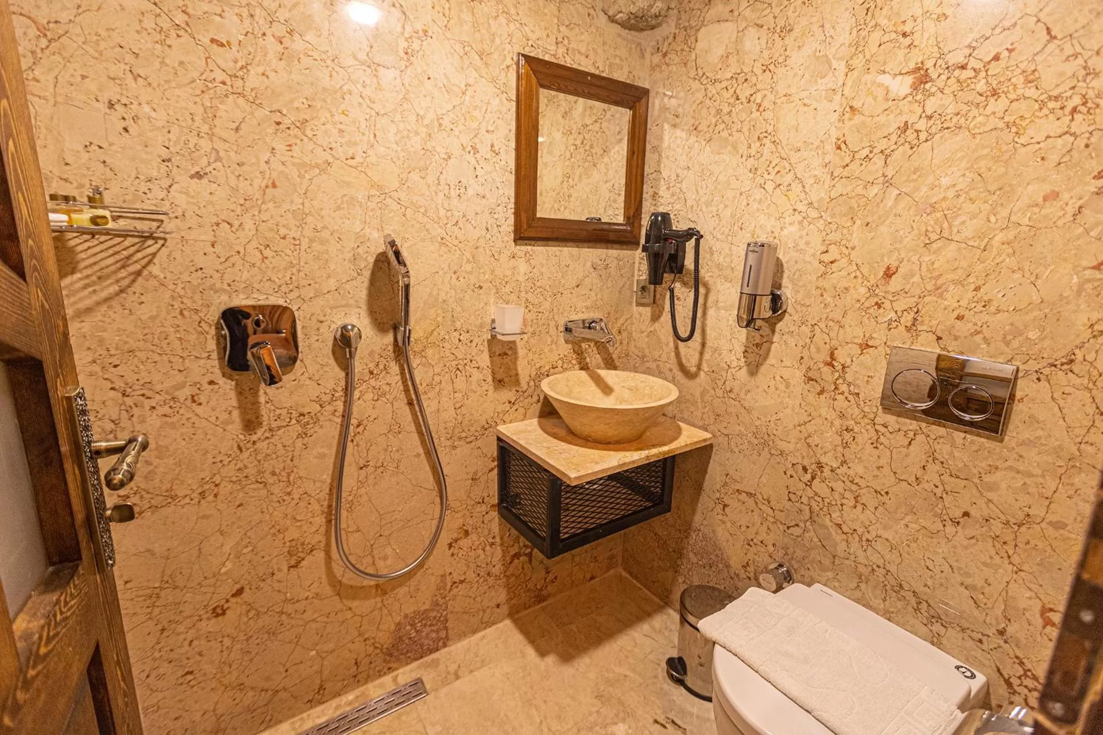 Bathroom in Taskonak Hotel