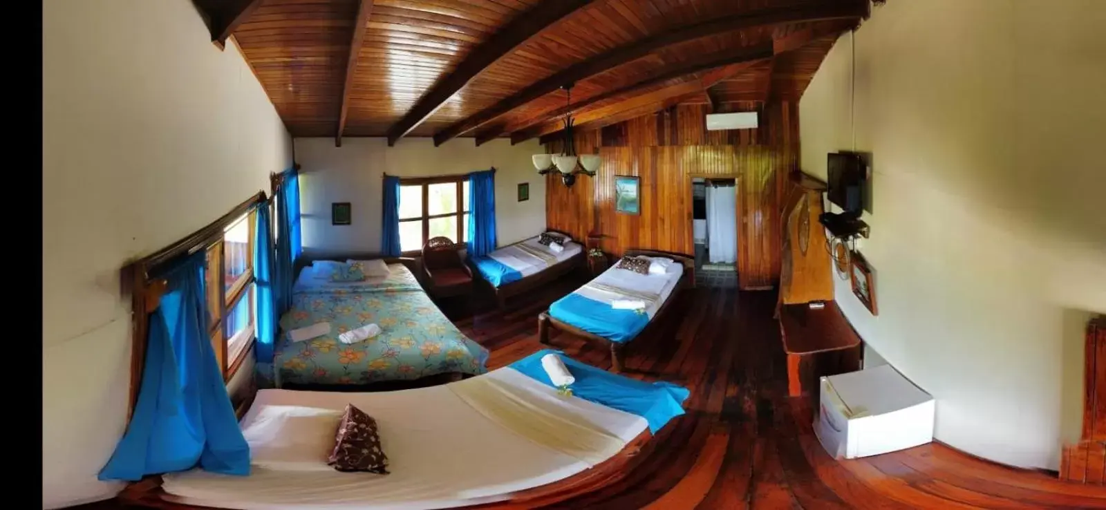 Family Room in Hotel La Isla Inn Family Room in Hotel La Isla Inn