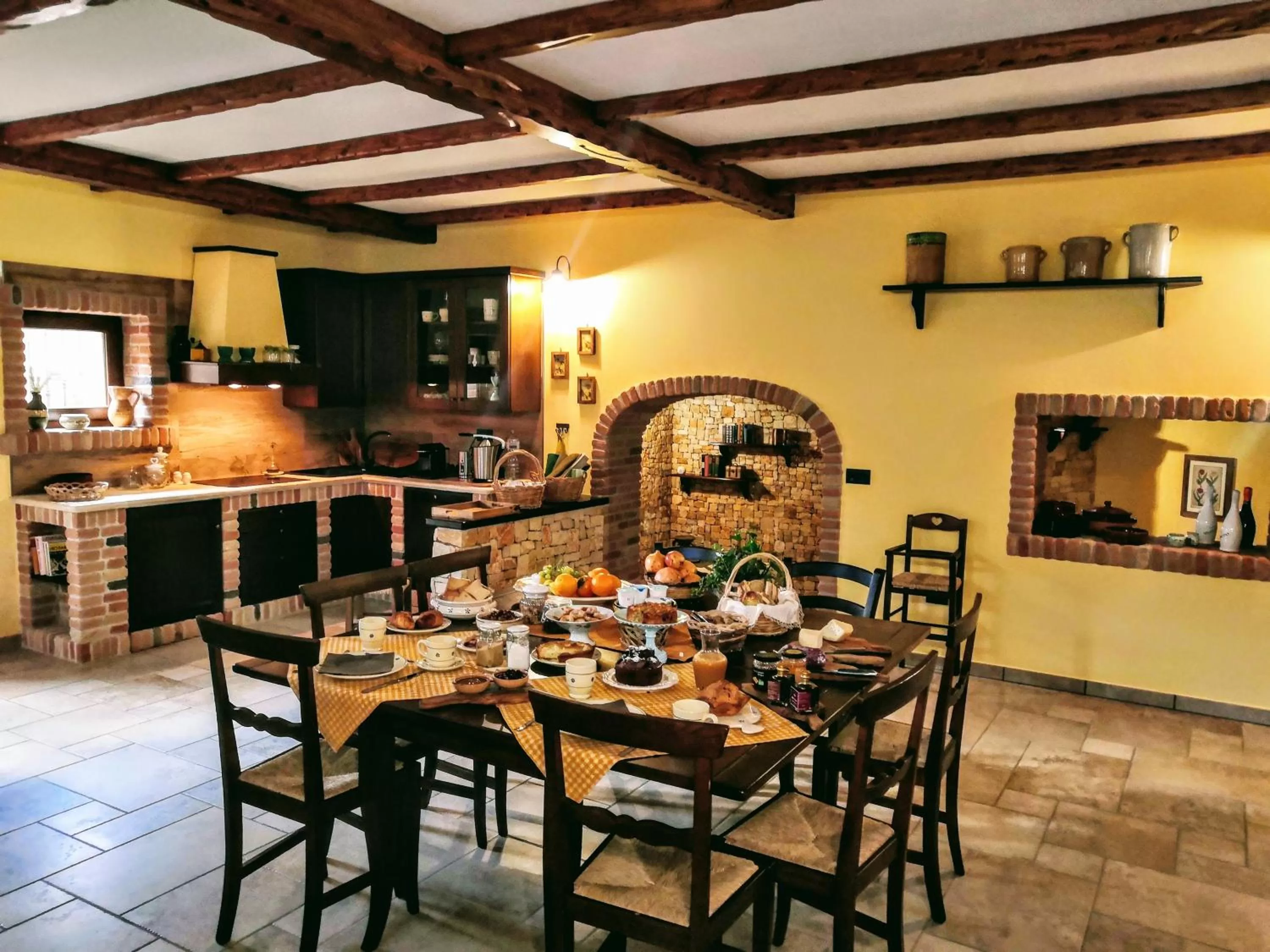 Italian breakfast in BORGO LUNA b&b