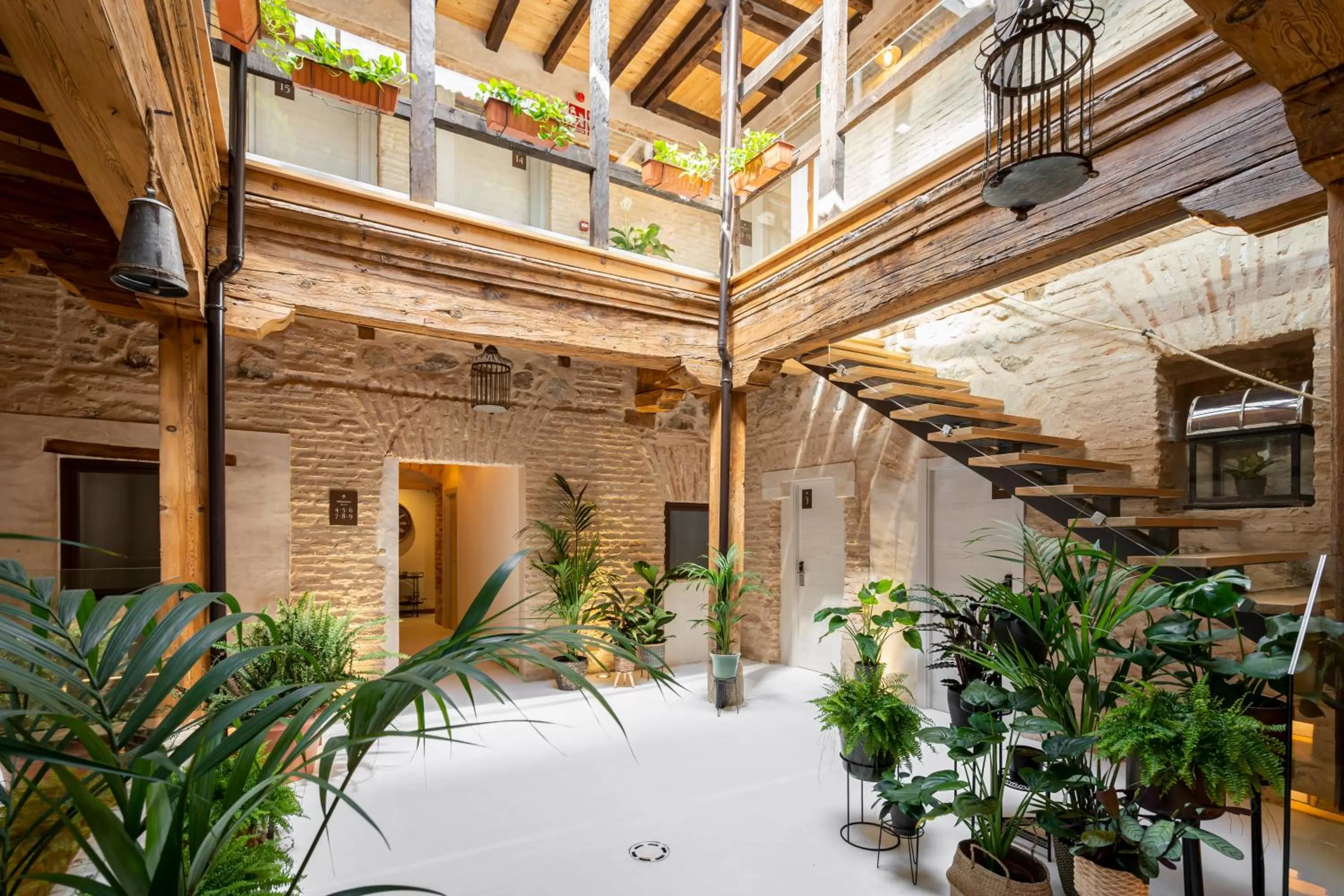 Property building in Dobo Azacanes Hostal