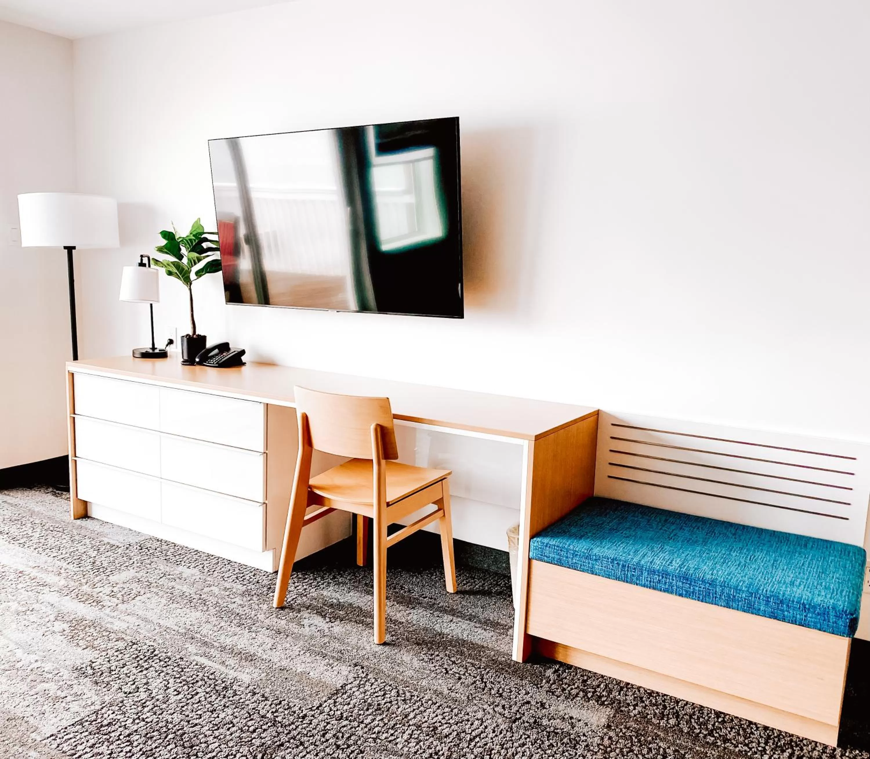 TV and multimedia in La Place Rendez-Vous Hotel