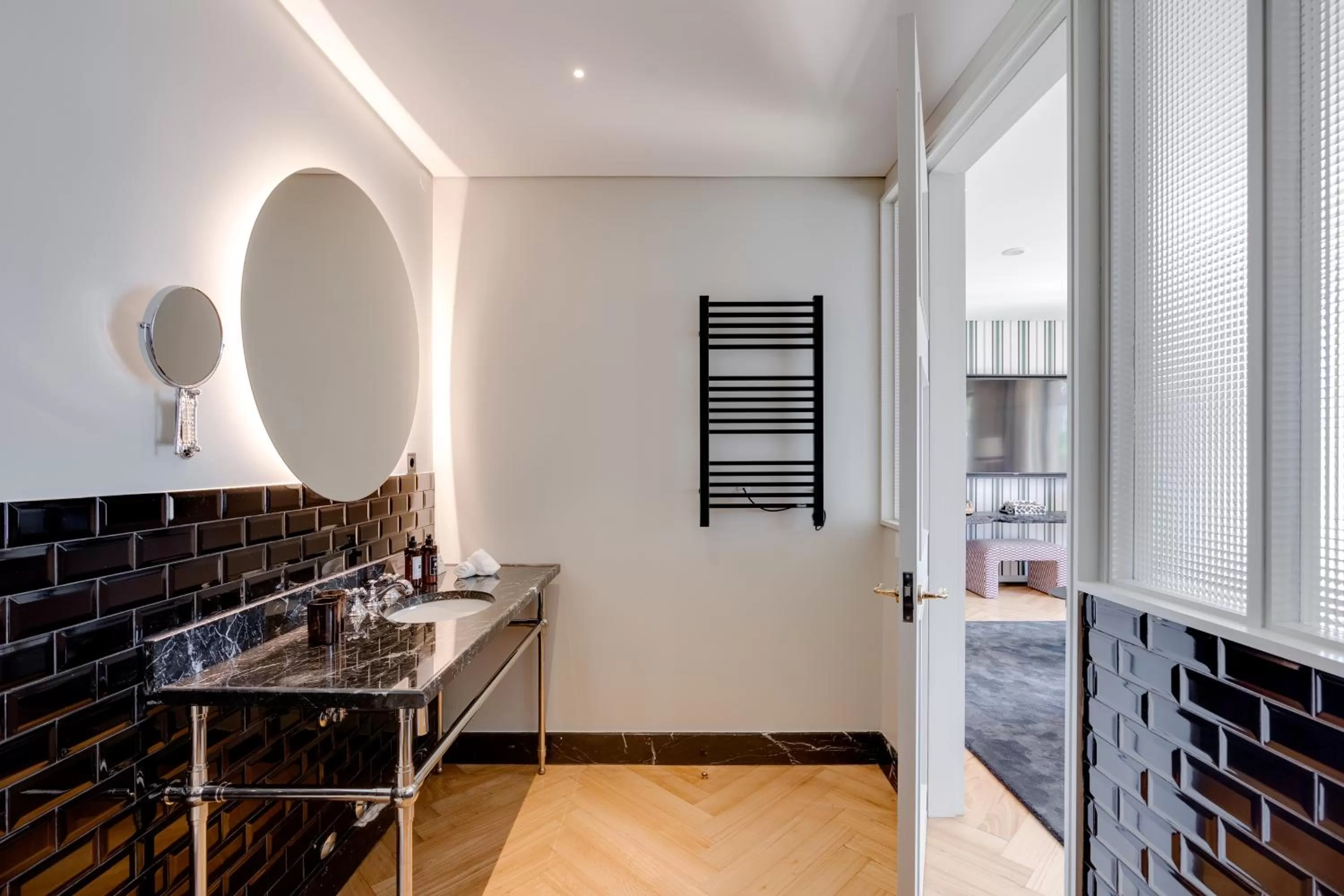 Kitchen/Kitchenette in Portie Deluxe Suites by DA'HOME