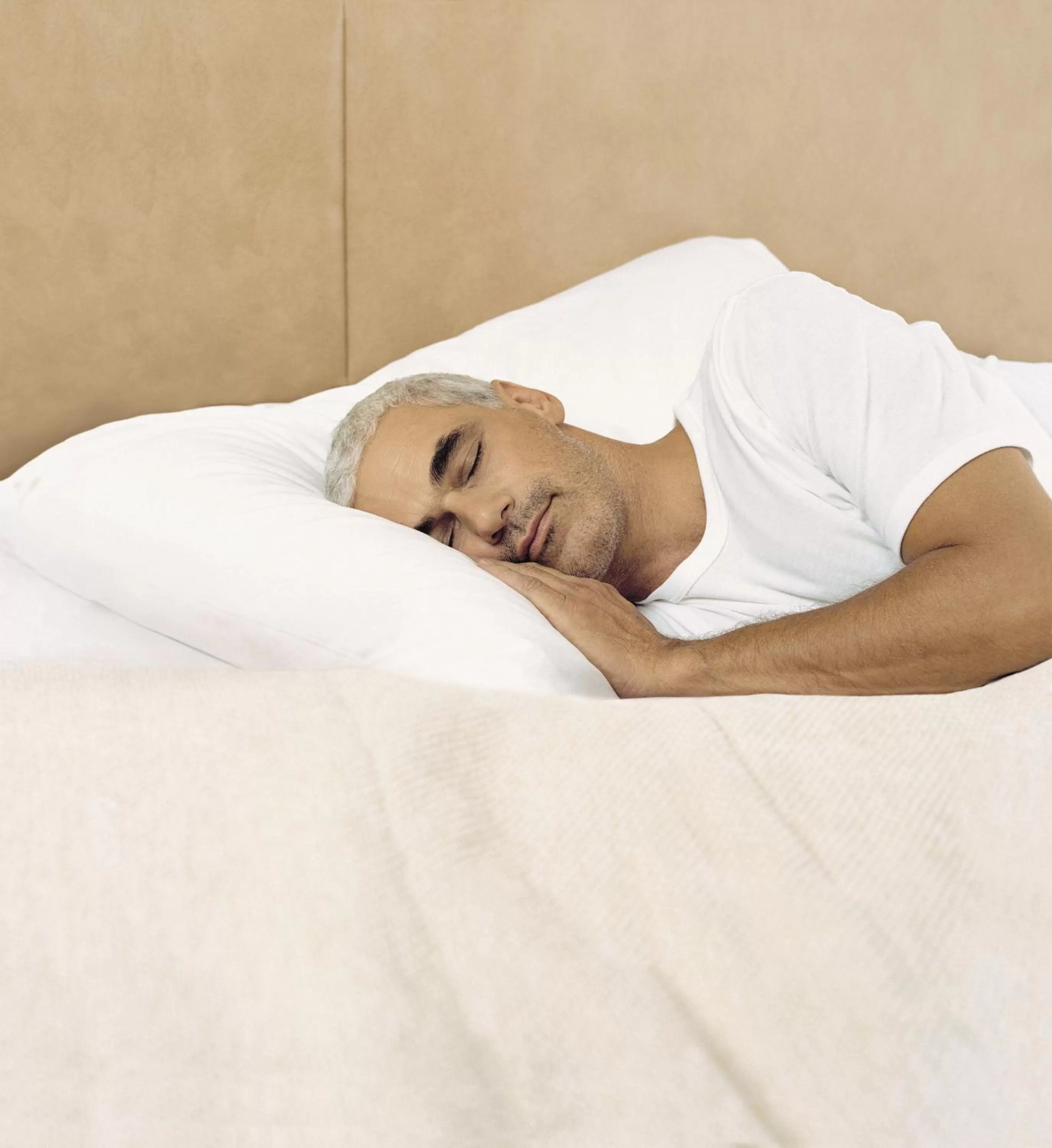 Night, Bed in MÖVENPICK Hotel Hamburg City