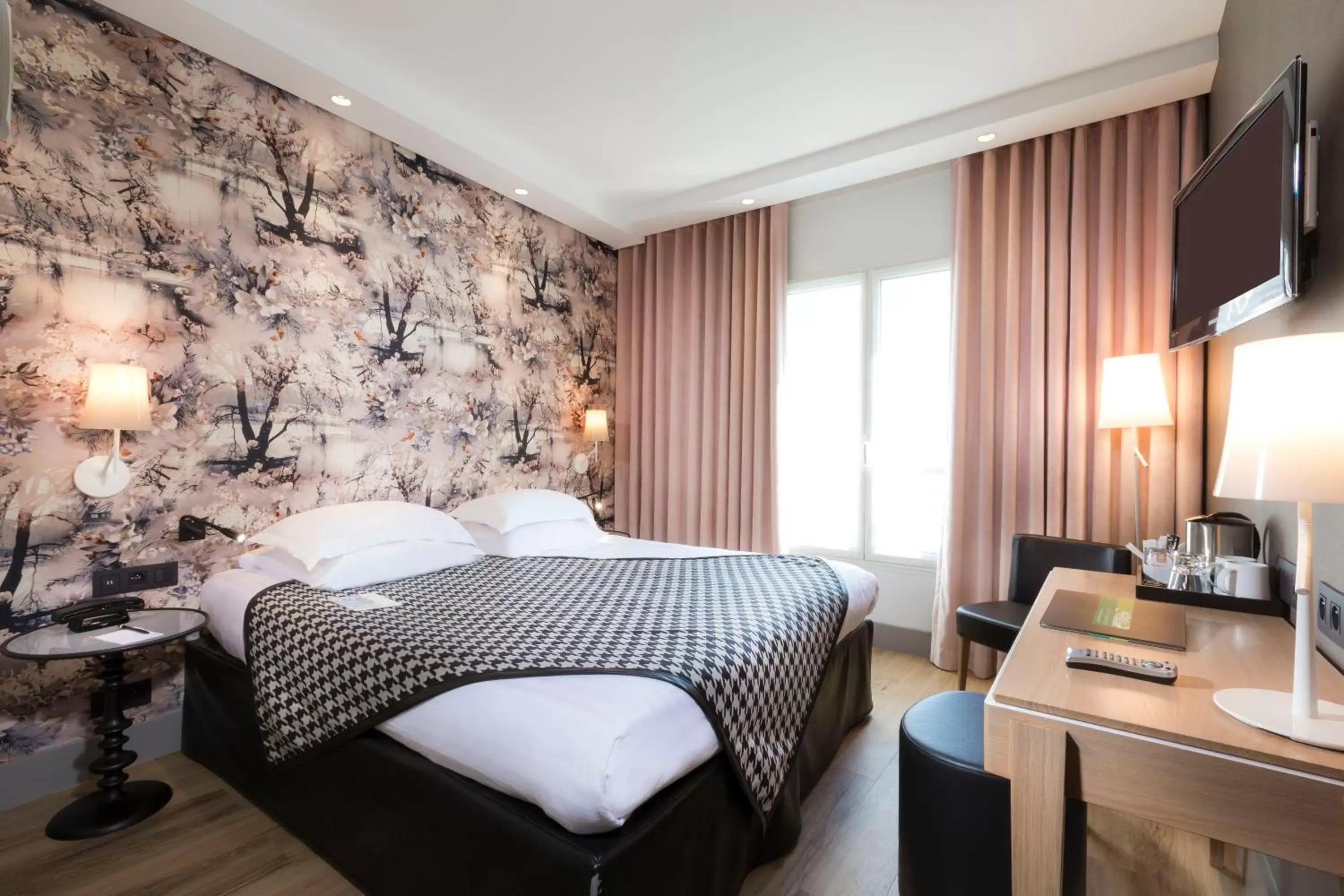 Classic Double or Twin Room in Hotel Acanthe - Boulogne Billancourt Classic Double or Twin Room in Hotel Acanthe - Boulogne Billancourt