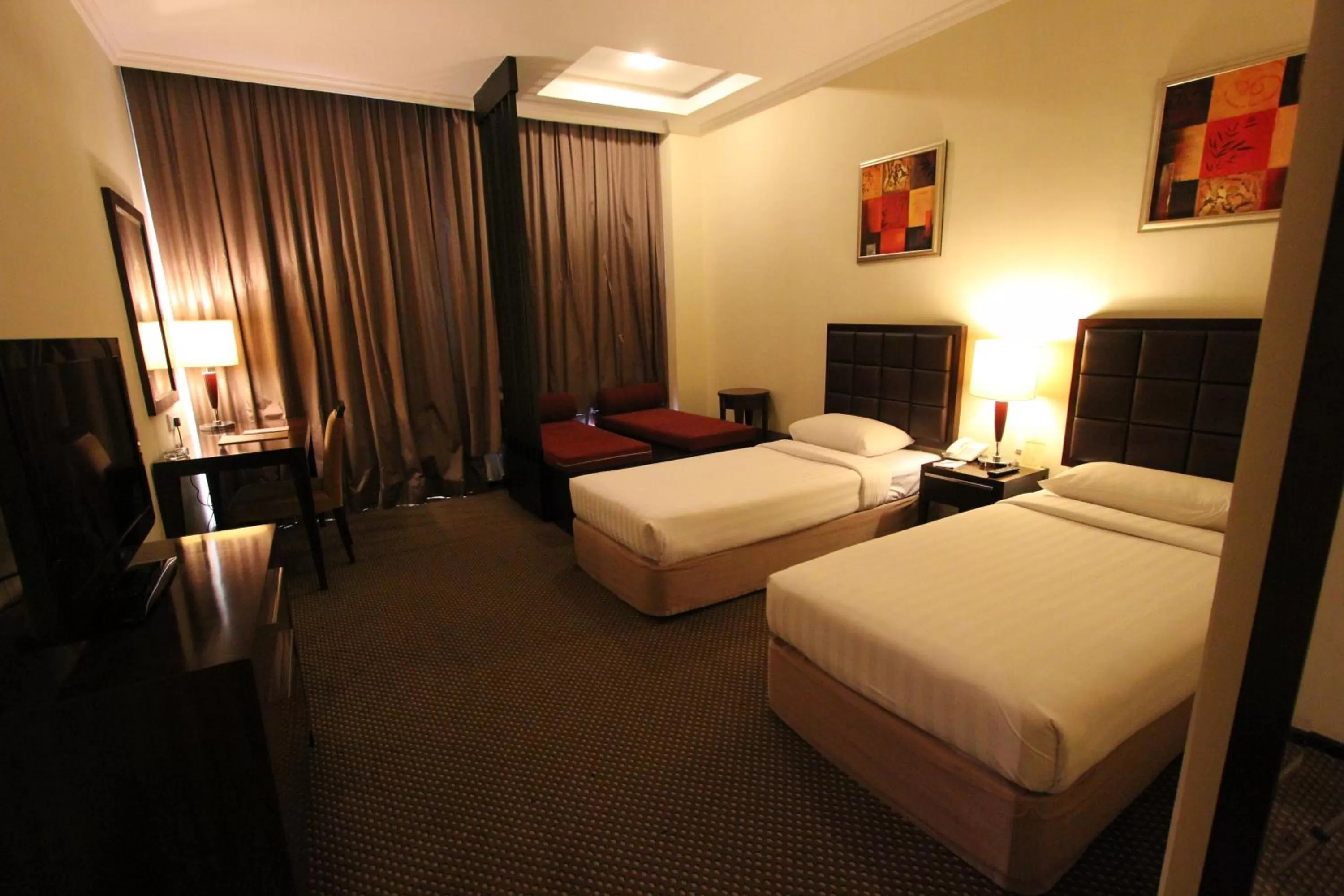 Bedroom, Bed in Harmoni One Convention Hotel and Service Apartments