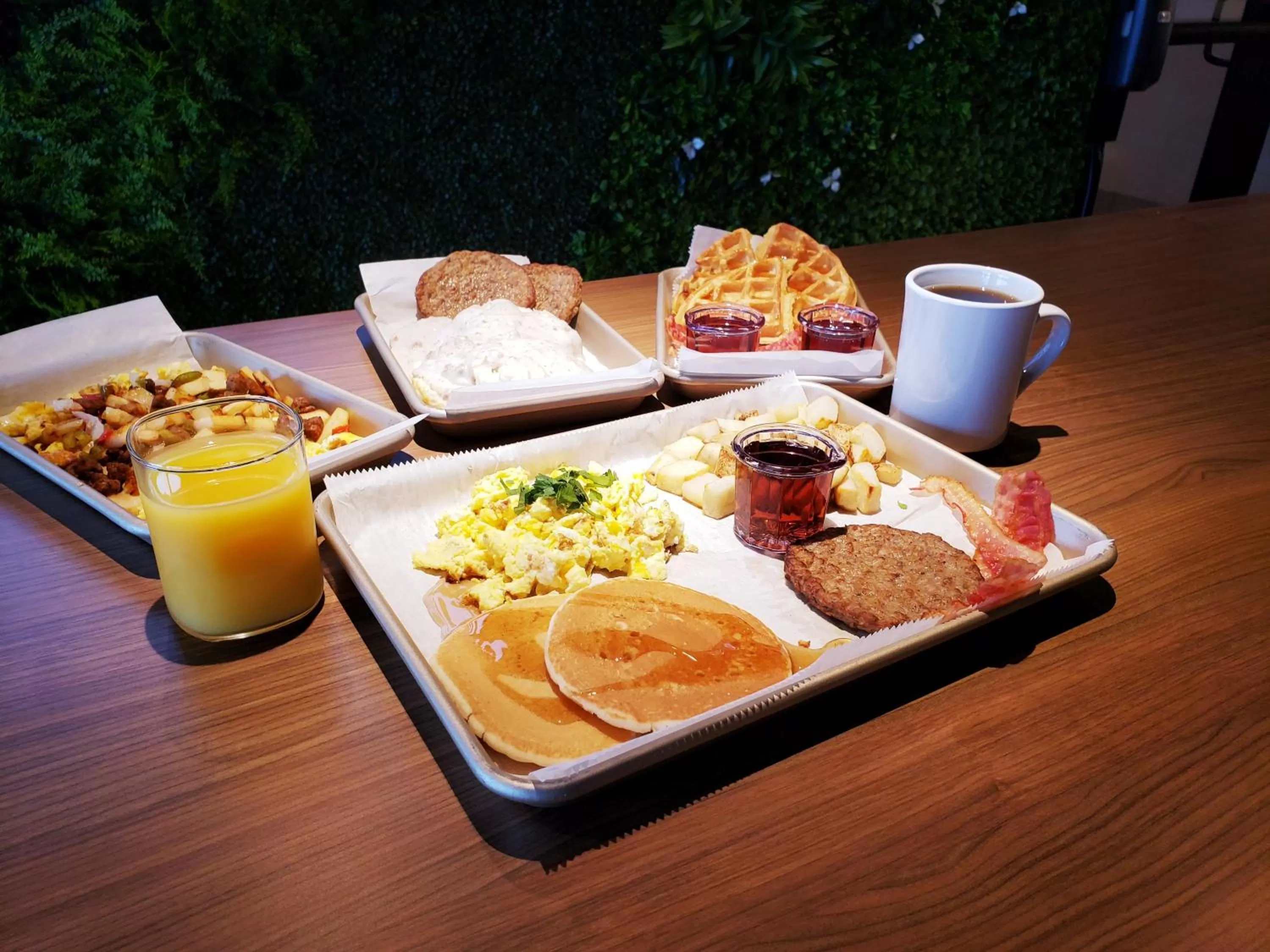 Breakfast in Holiday Inn & Suites Pigeon Forge Convention Center by IHG