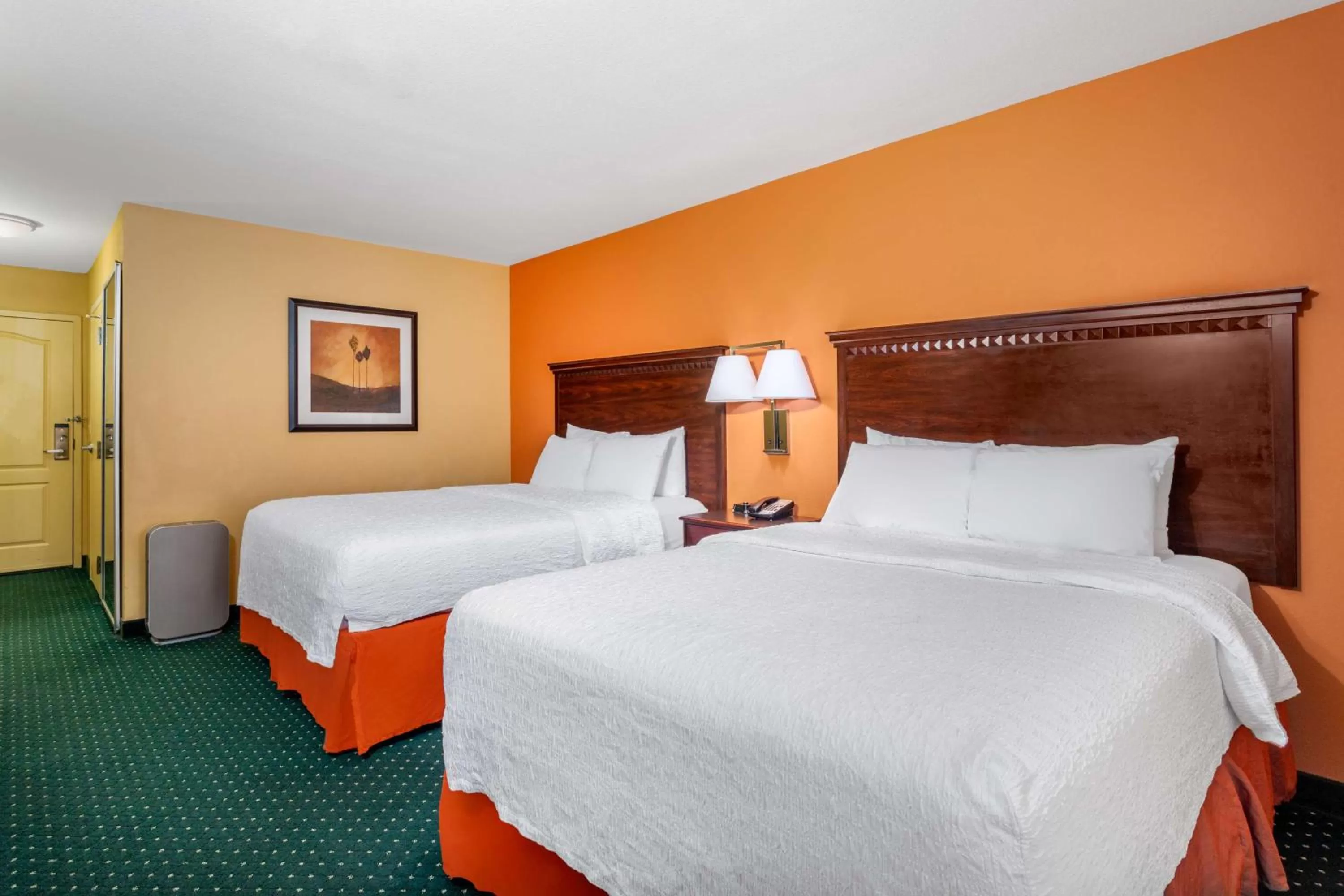 Bed in Hampton Inn & Suites Sacramento-Elk Grove Laguna I-5