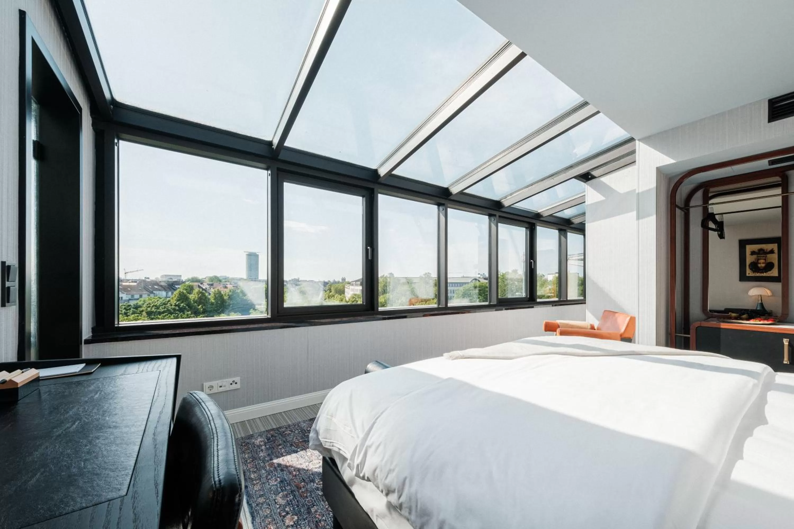 XL - Sky in MUZE Hotel Dusseldorf - Handwritten Collection