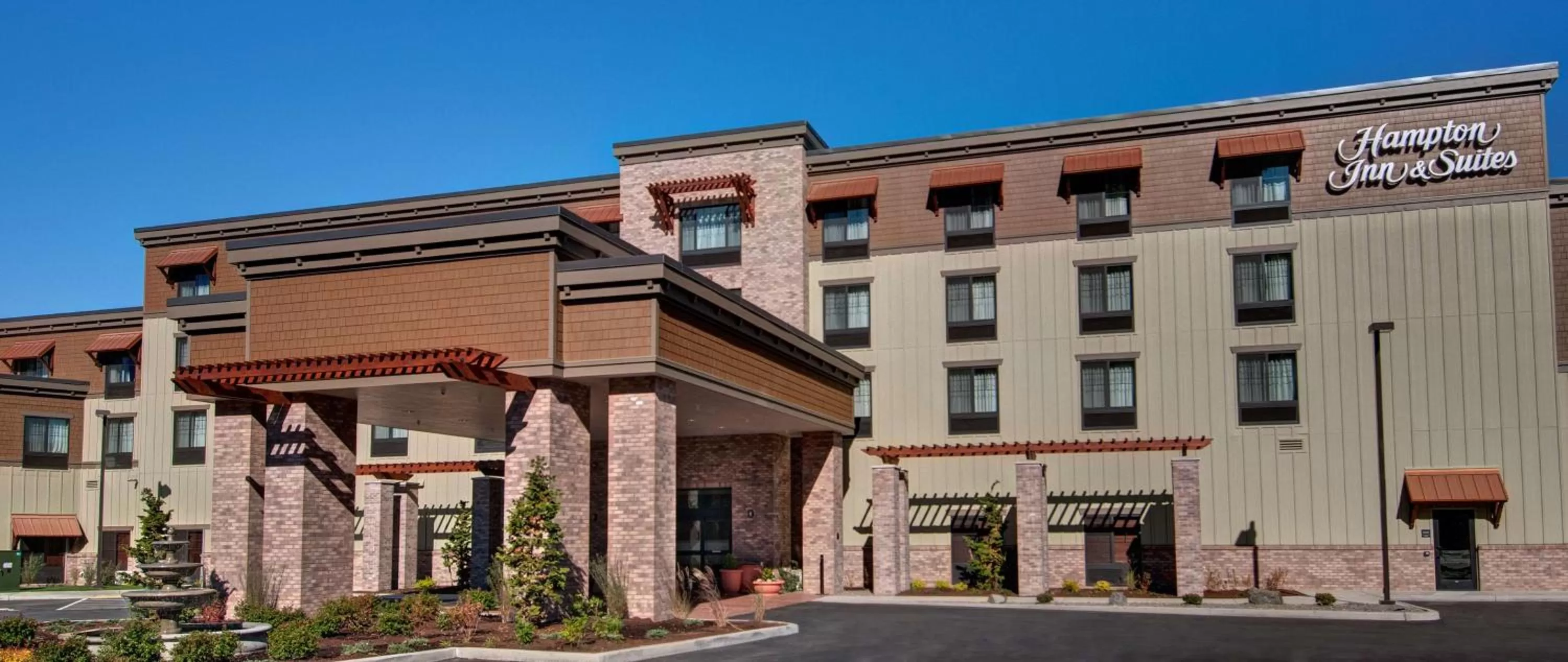 Property building in Hampton Inn & Suites Astoria