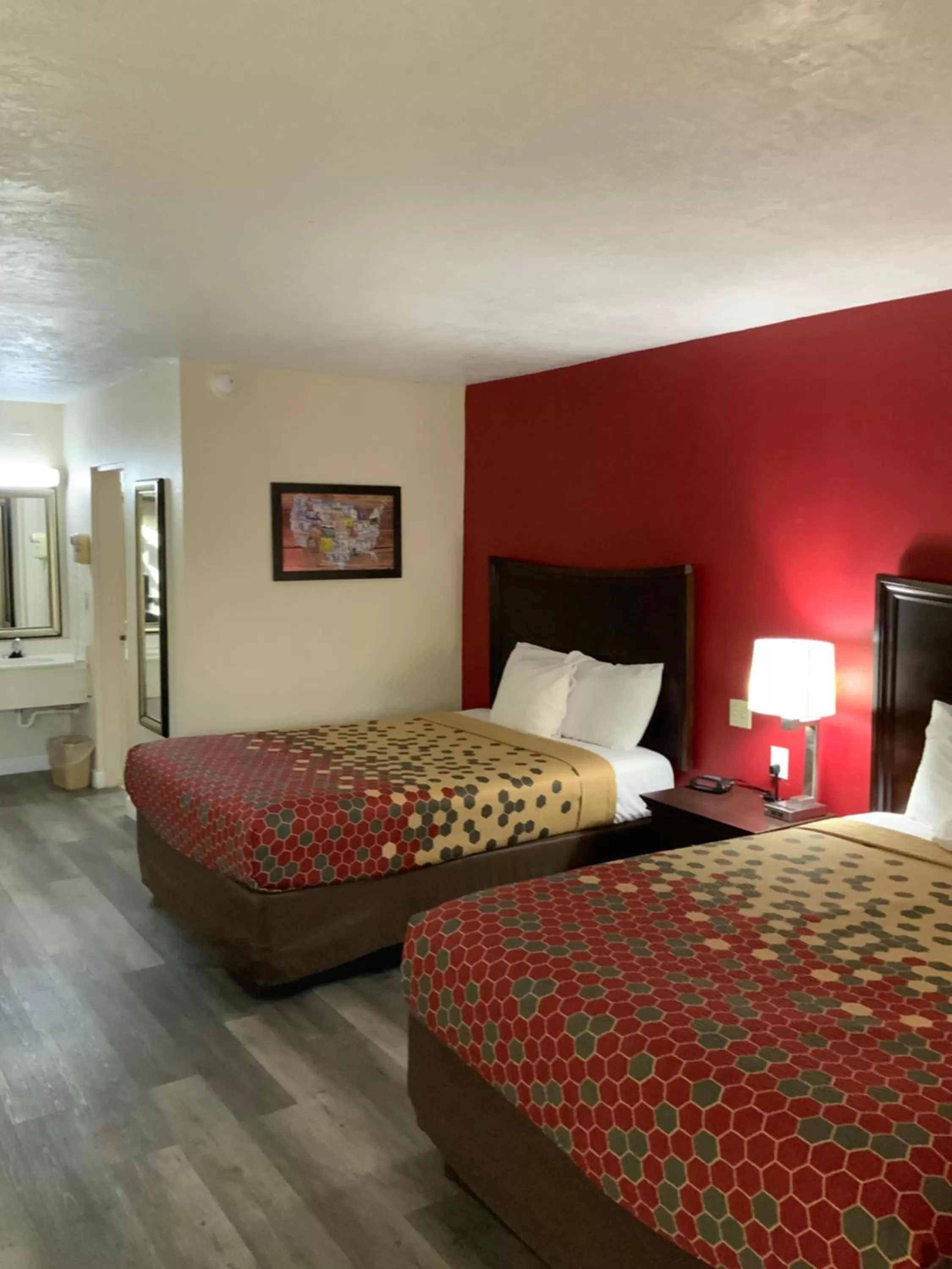 Bed in Perry Inn & Suites By Capital O National Fairground GA I 75