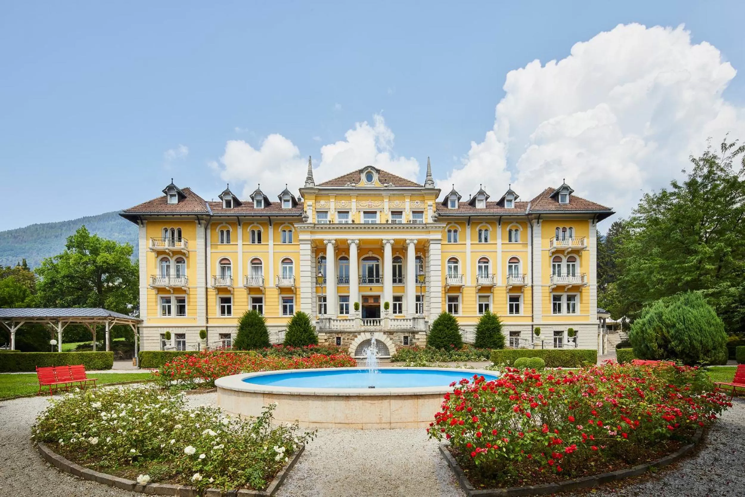 Facade/entrance, Swimming Pool in Grand Hotel Imperial