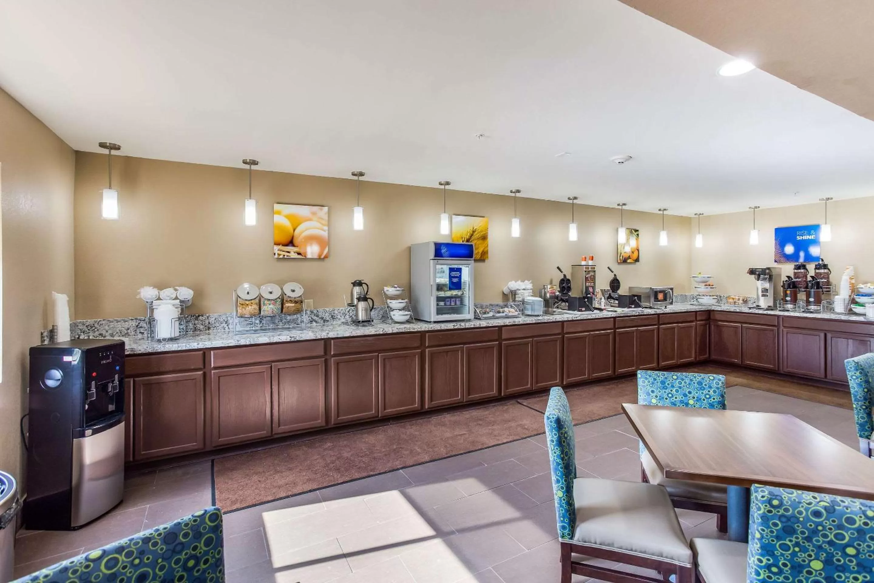 Restaurant/places to eat in Quality Inn Charleston South