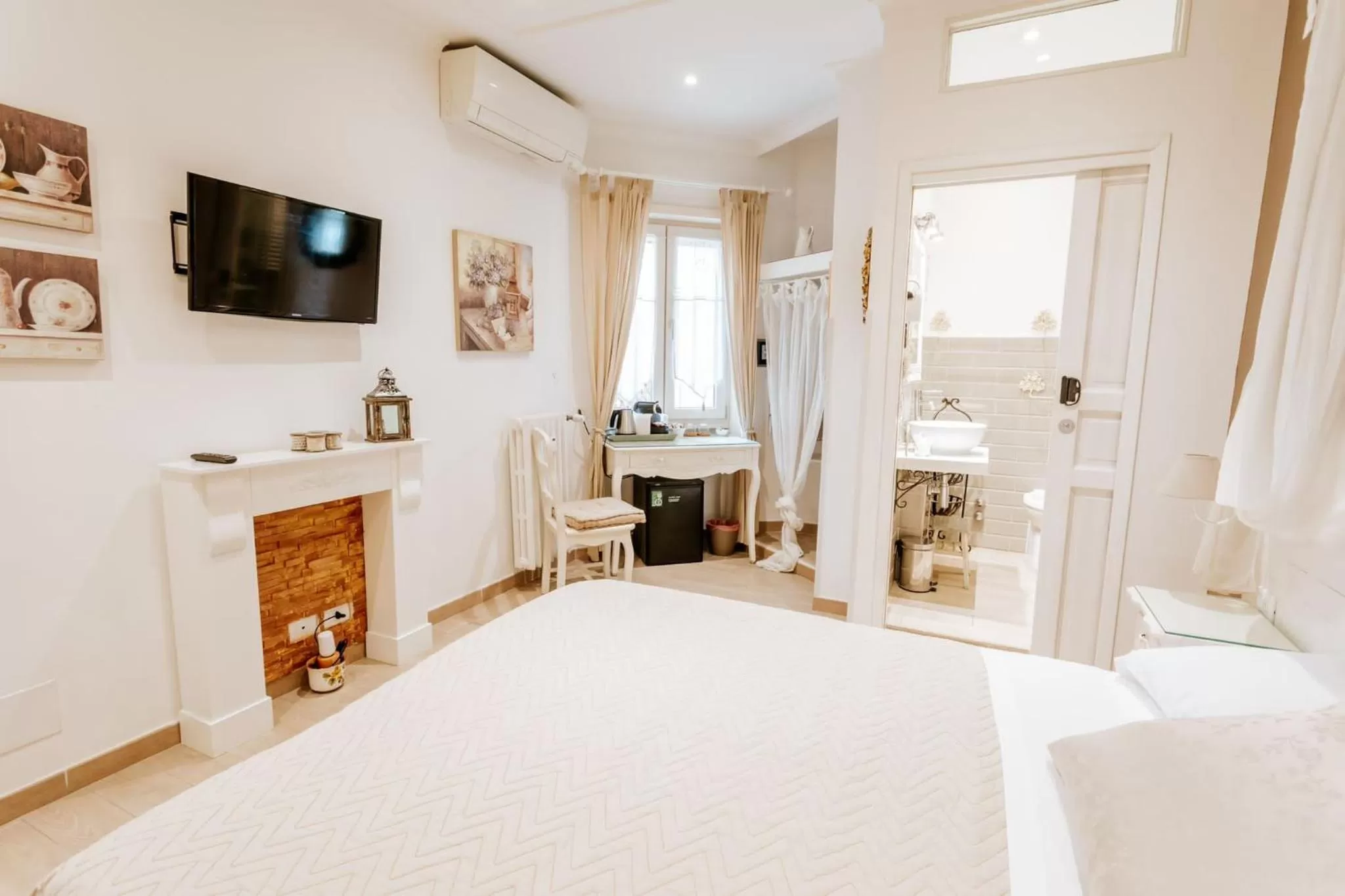 TV/Entertainment Center in Vatican Boutique inn