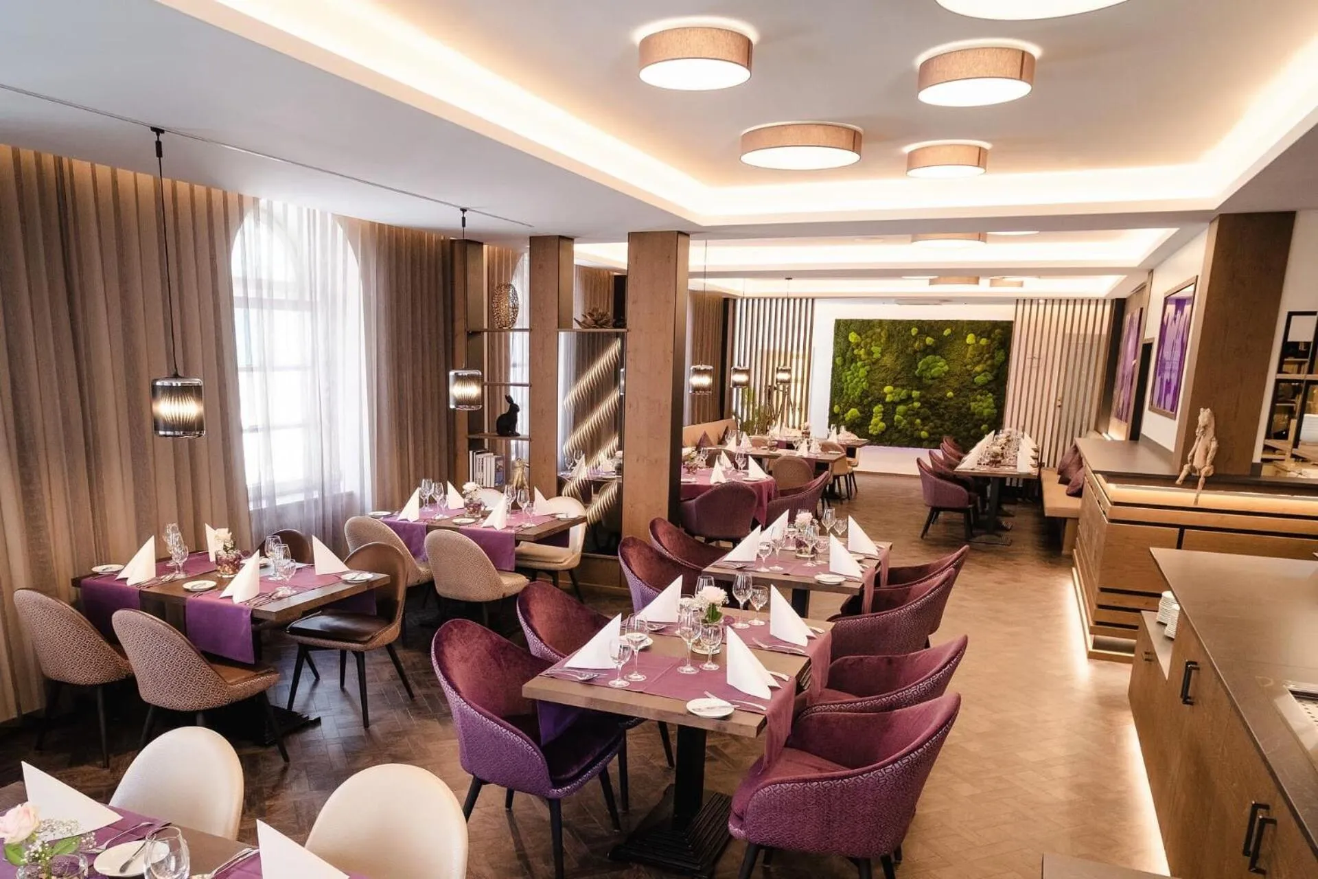 Restaurant/places to eat in Hotel Merkur - Superior