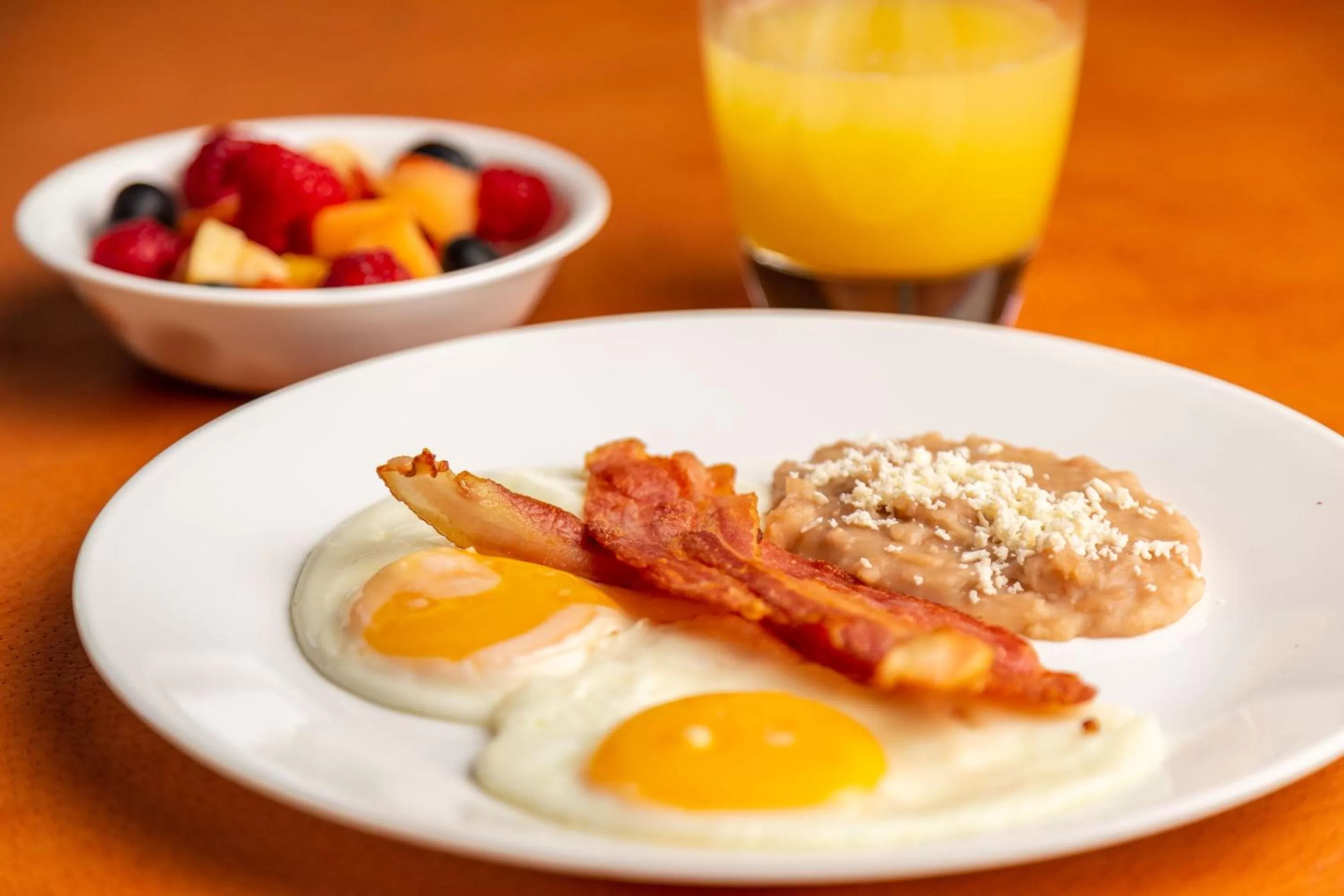 Restaurant/places to eat in Plaza Chapala Hotel