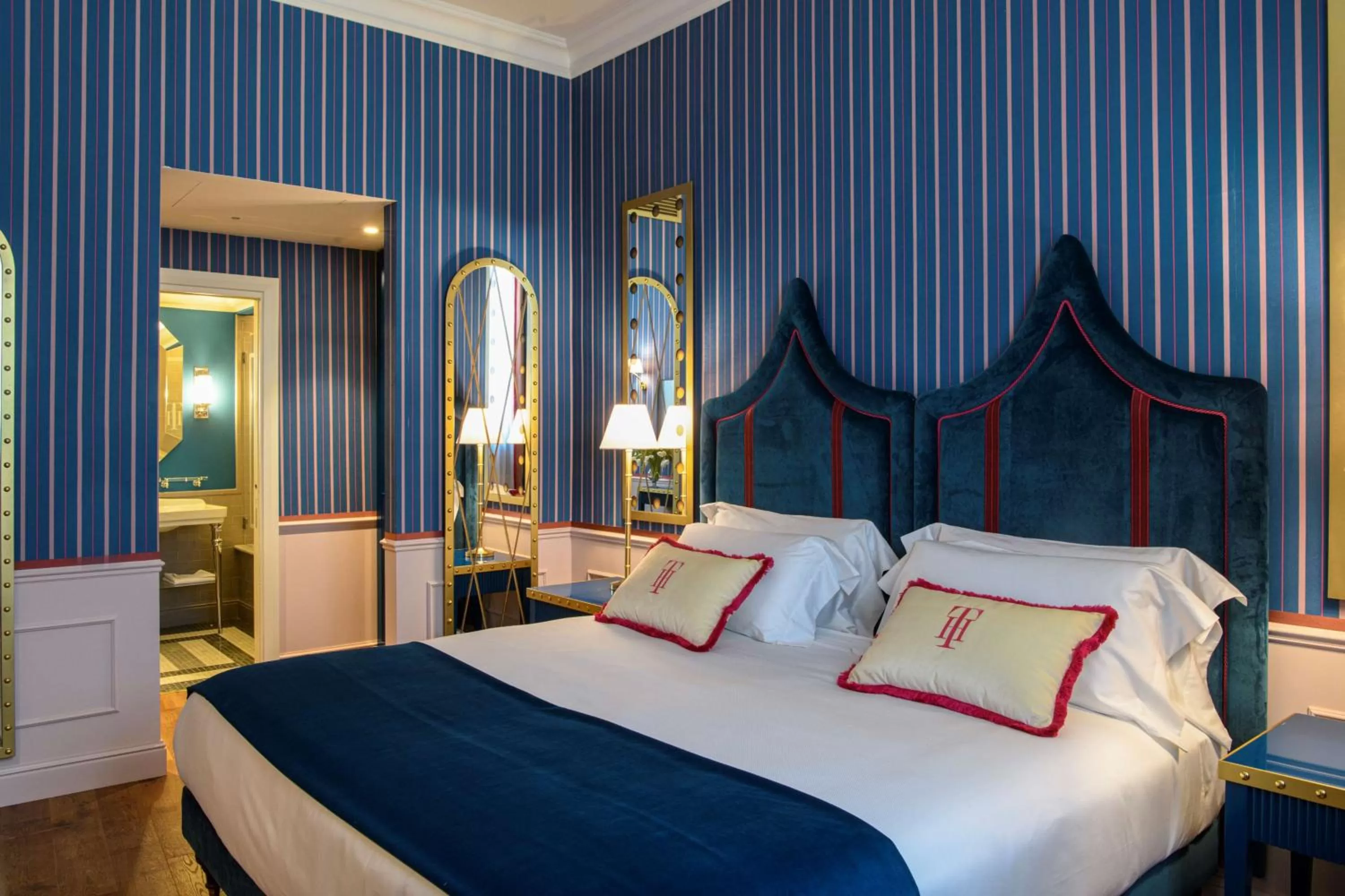 Photo of the whole room, Bed in IL Tornabuoni The Unbound Collection by Hyatt