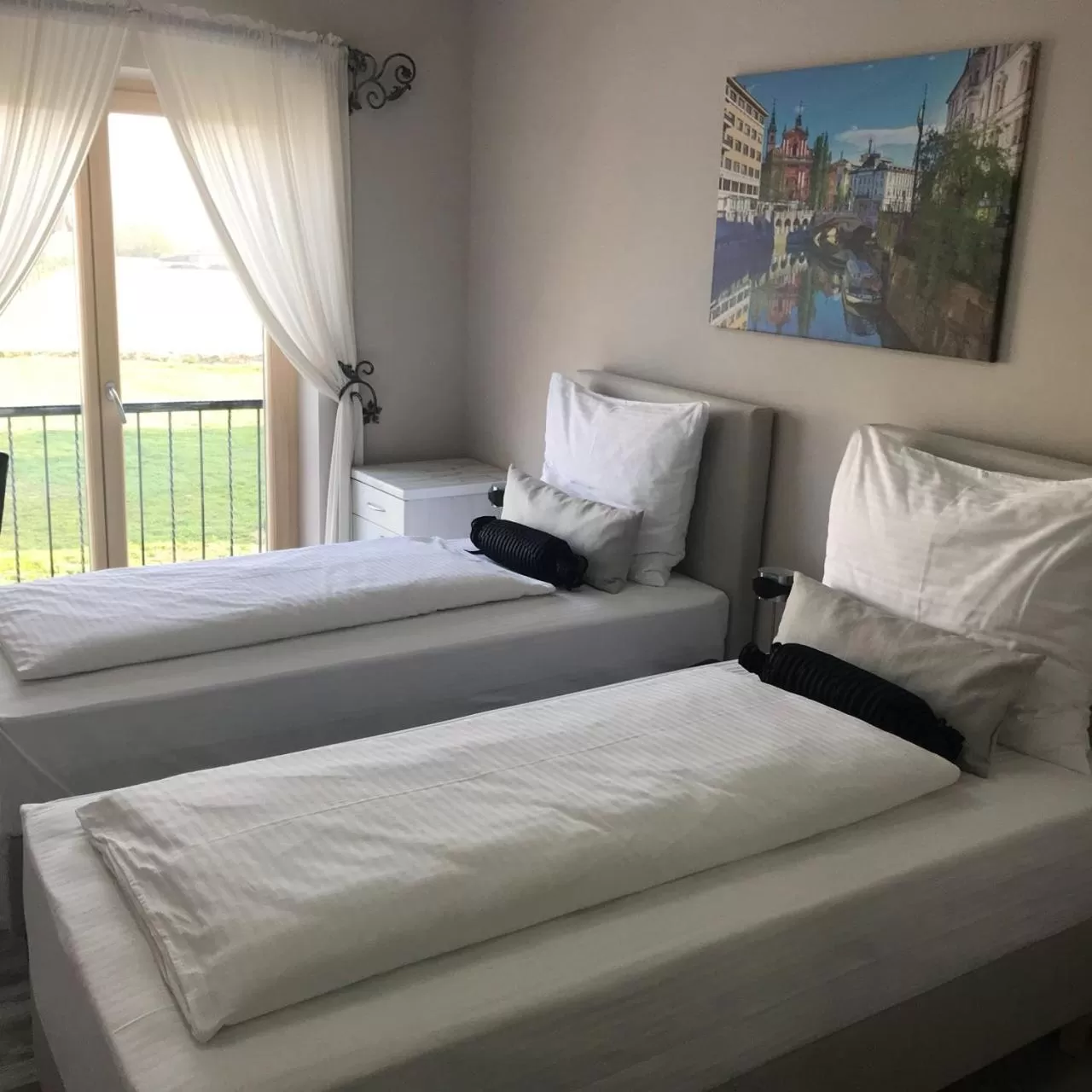 Bed in Hotel Bakarni Lonac