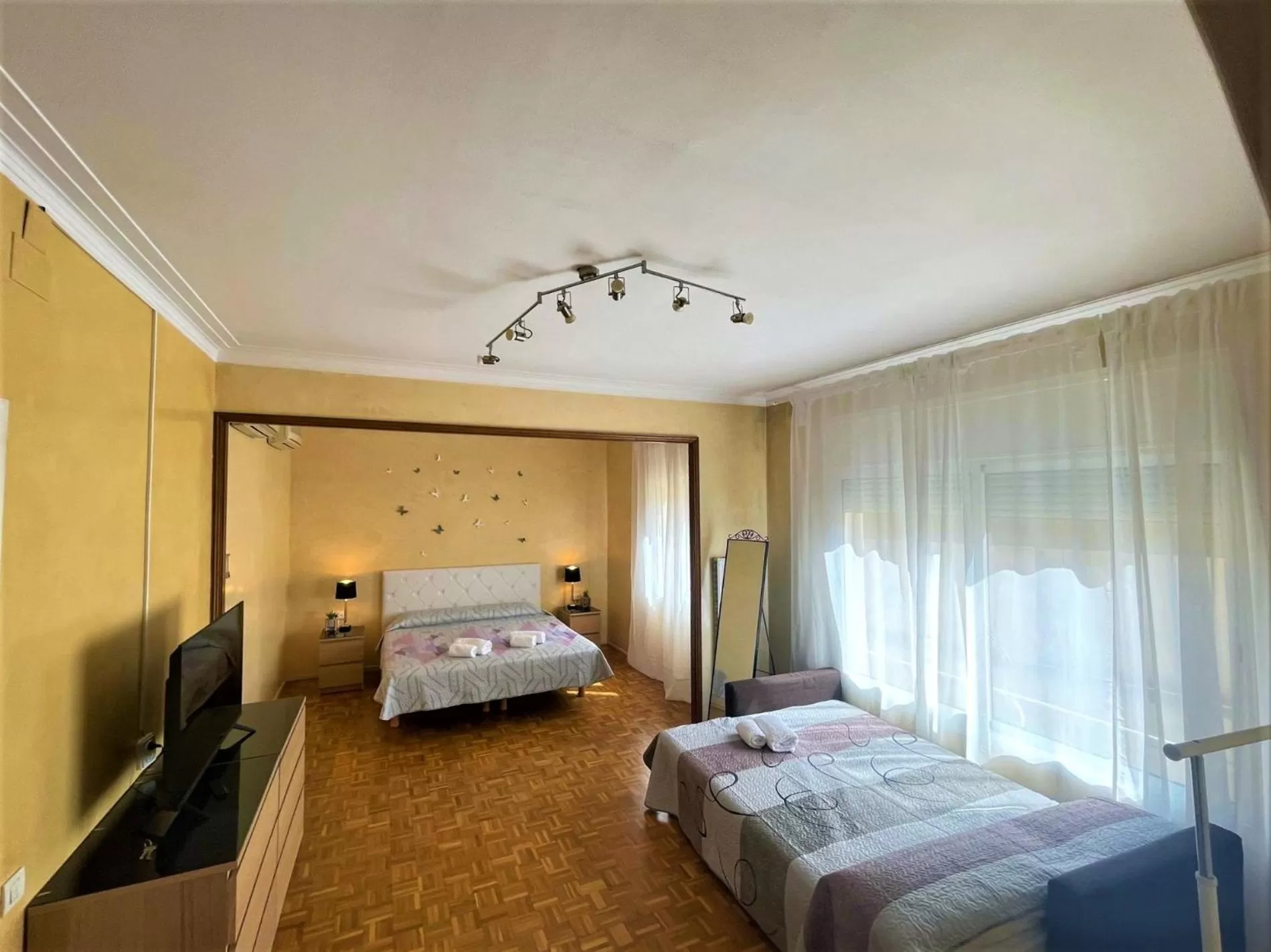 Bed in Villarroel habitaciones