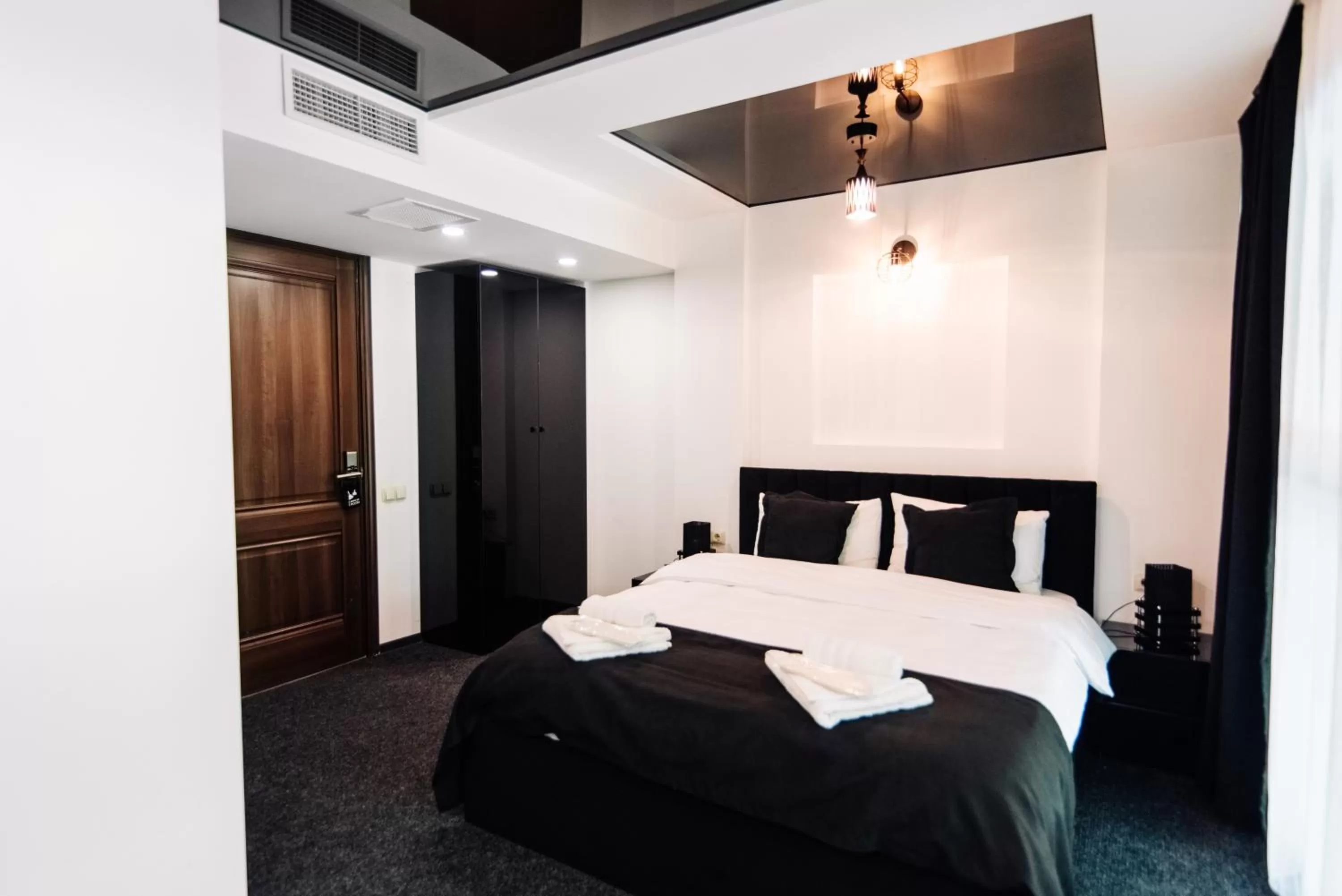 Bed in Royal Plaza Hotel