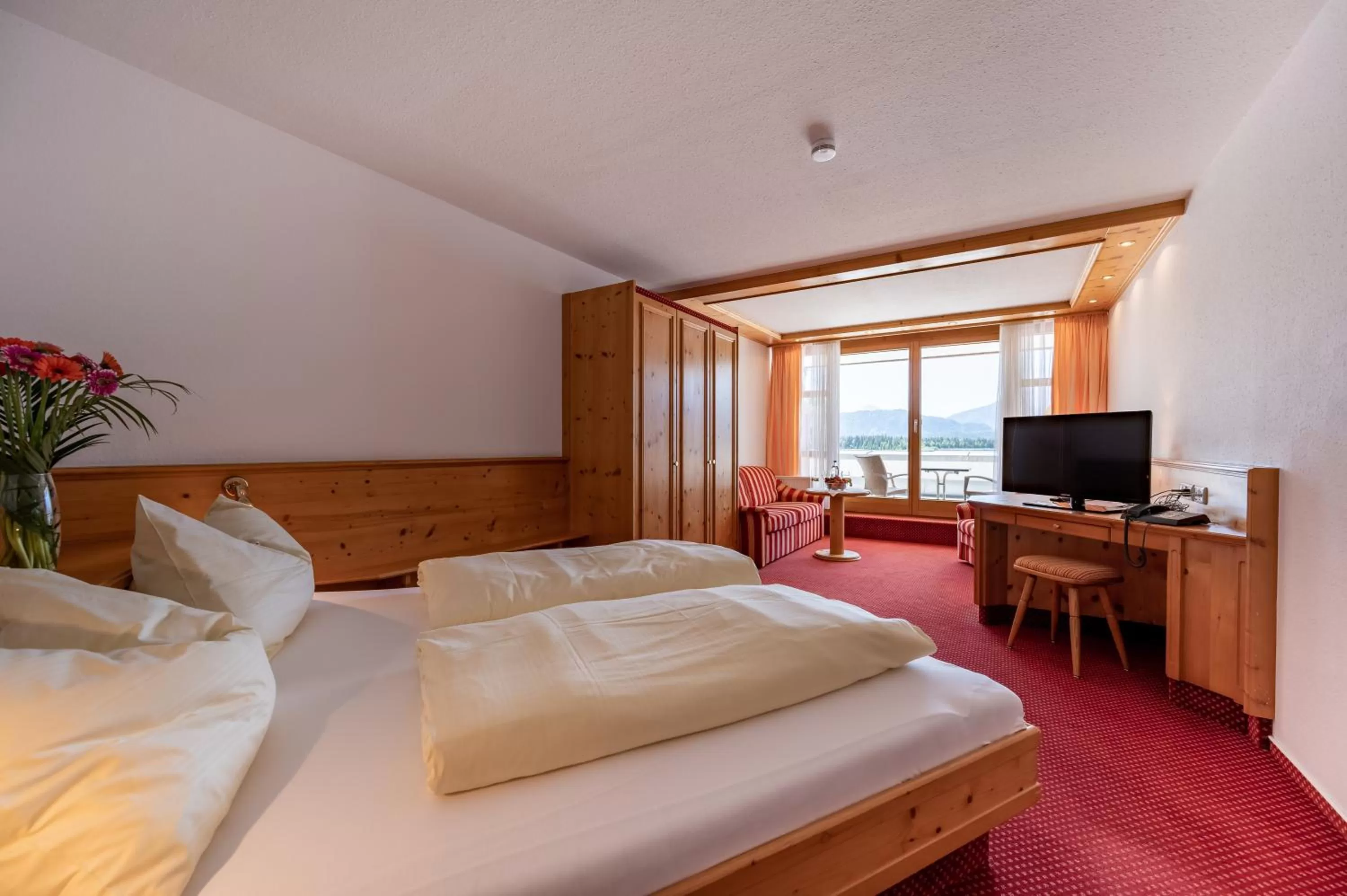 Living room, Bed in Residenz Hopfensee