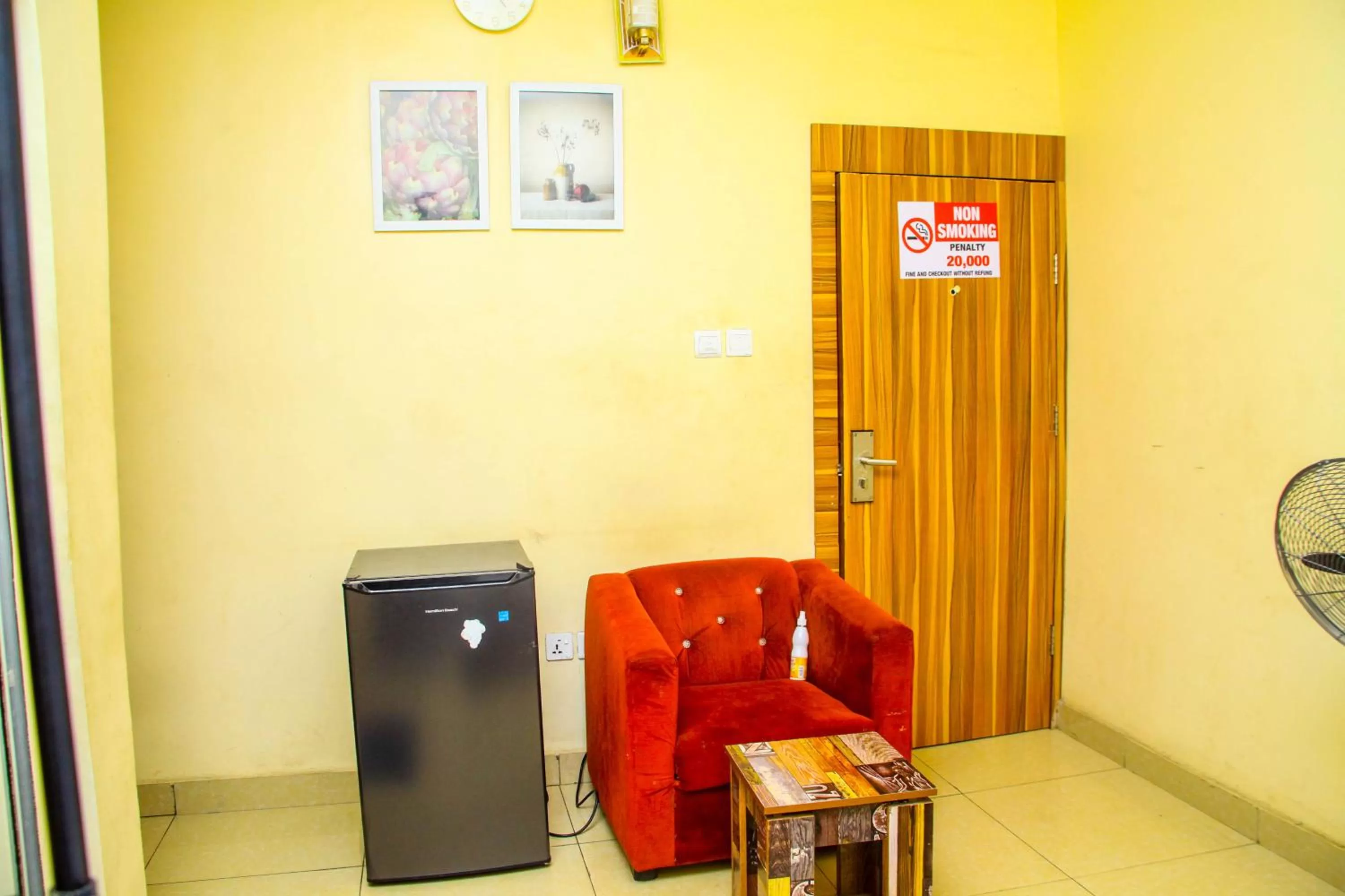 Seating Area in ONTARIO SUITES