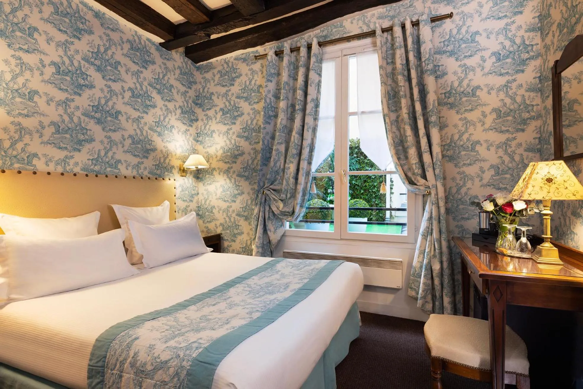 Photo of the whole room, Bed in Relais Hôtel du Vieux Paris