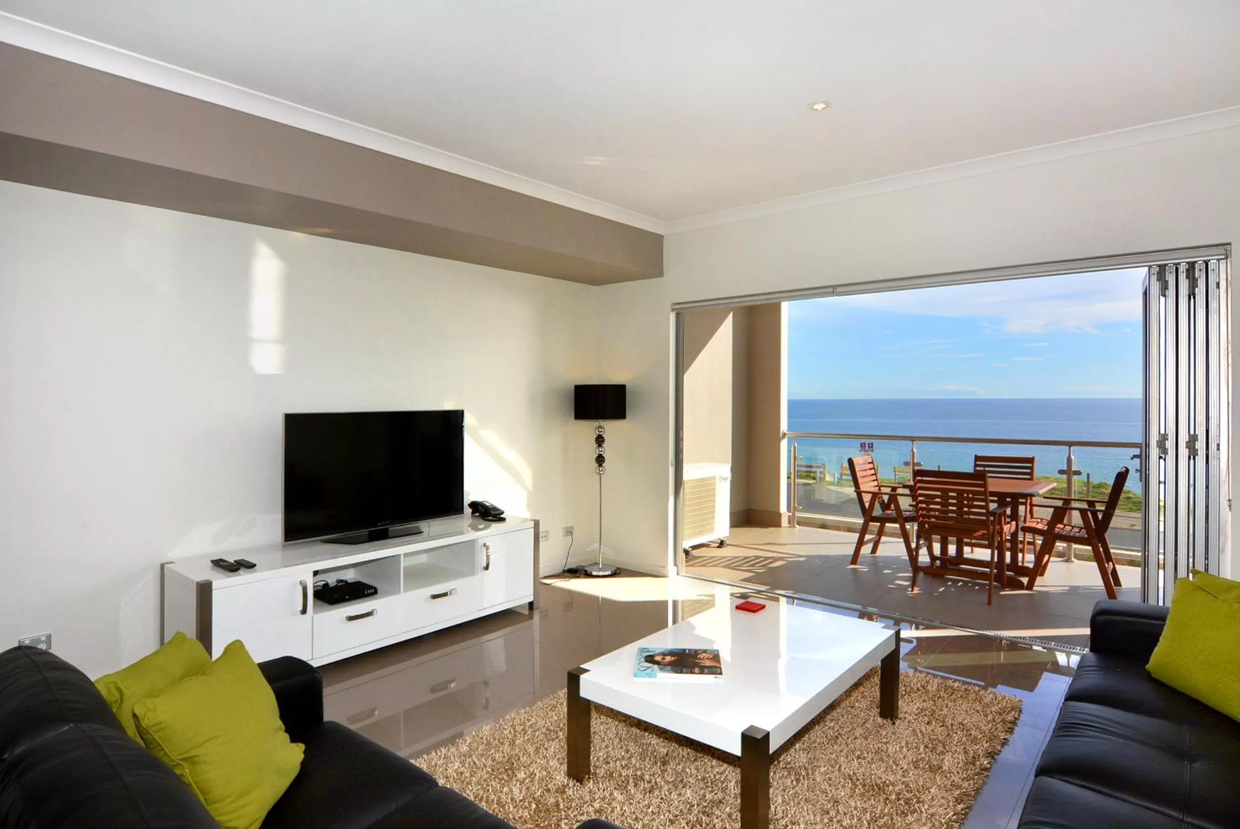 Two-Bedroom One-Bathroom Apartment with Courtyard or Balcony in Bunbury Seaview Apartments