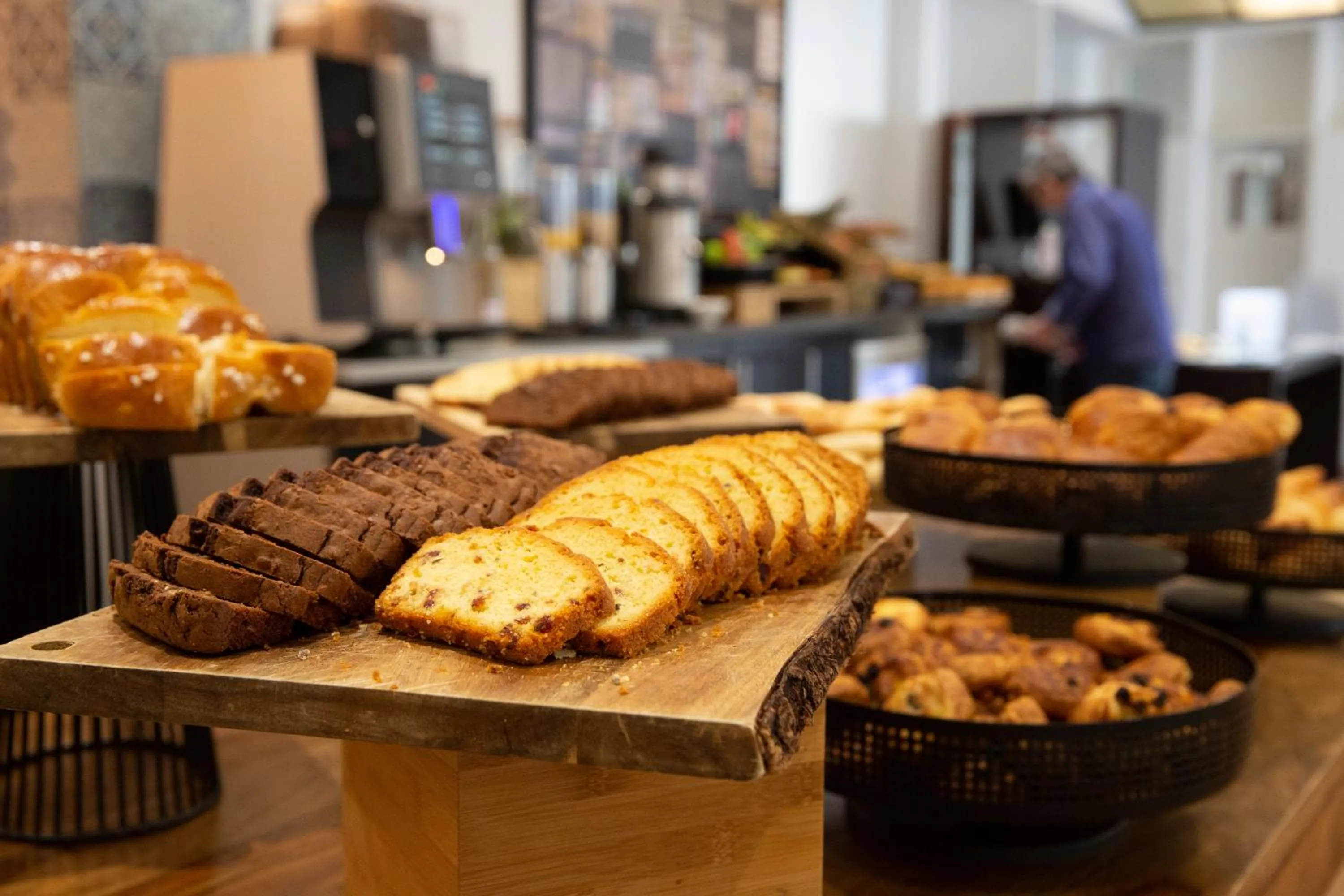 Restaurant/places to eat in Mercure Paris Porte d'Orleans