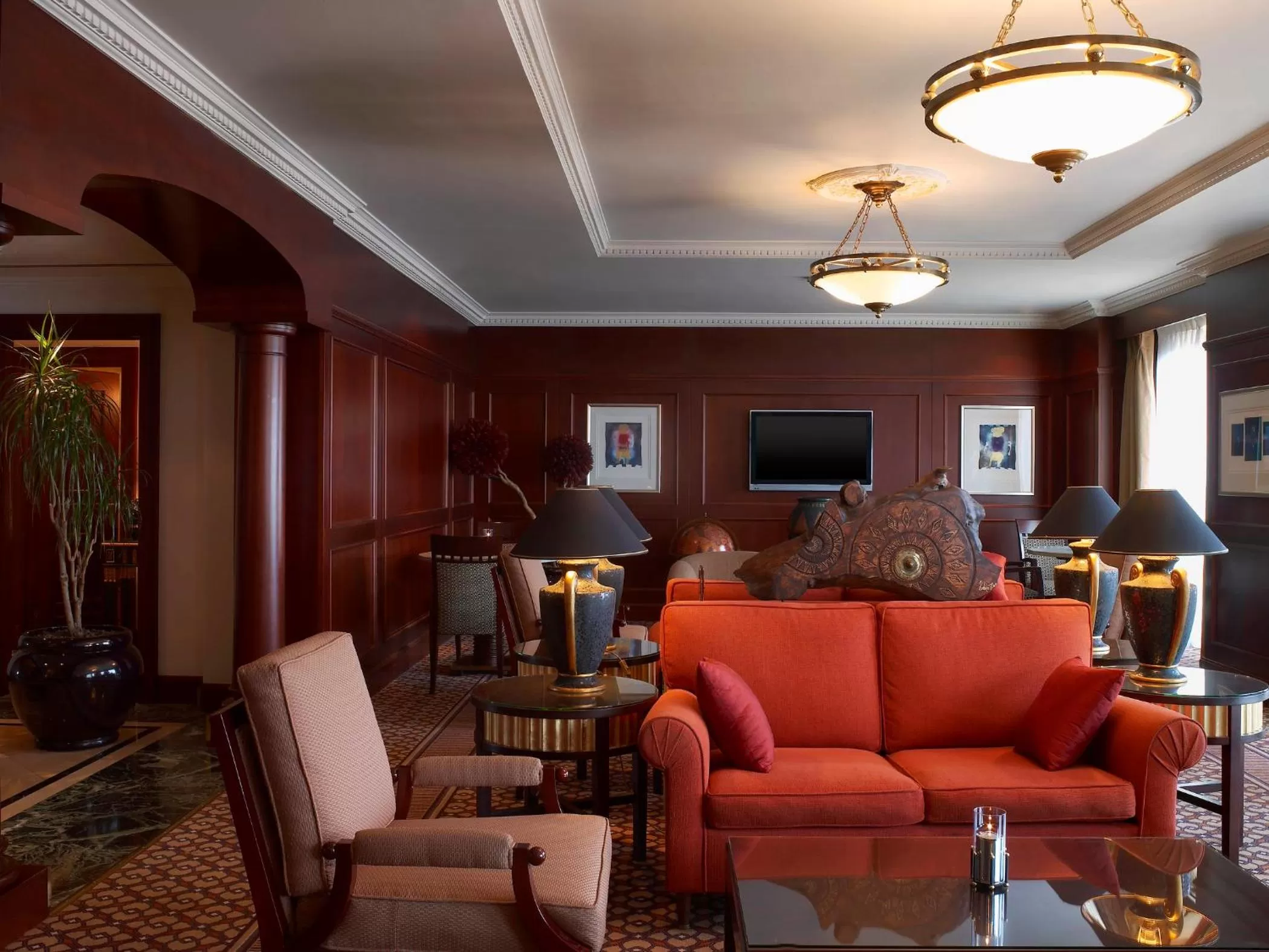 Lounge or bar in Sheraton Addis, a Luxury Collection Hotel, Addis Ababa