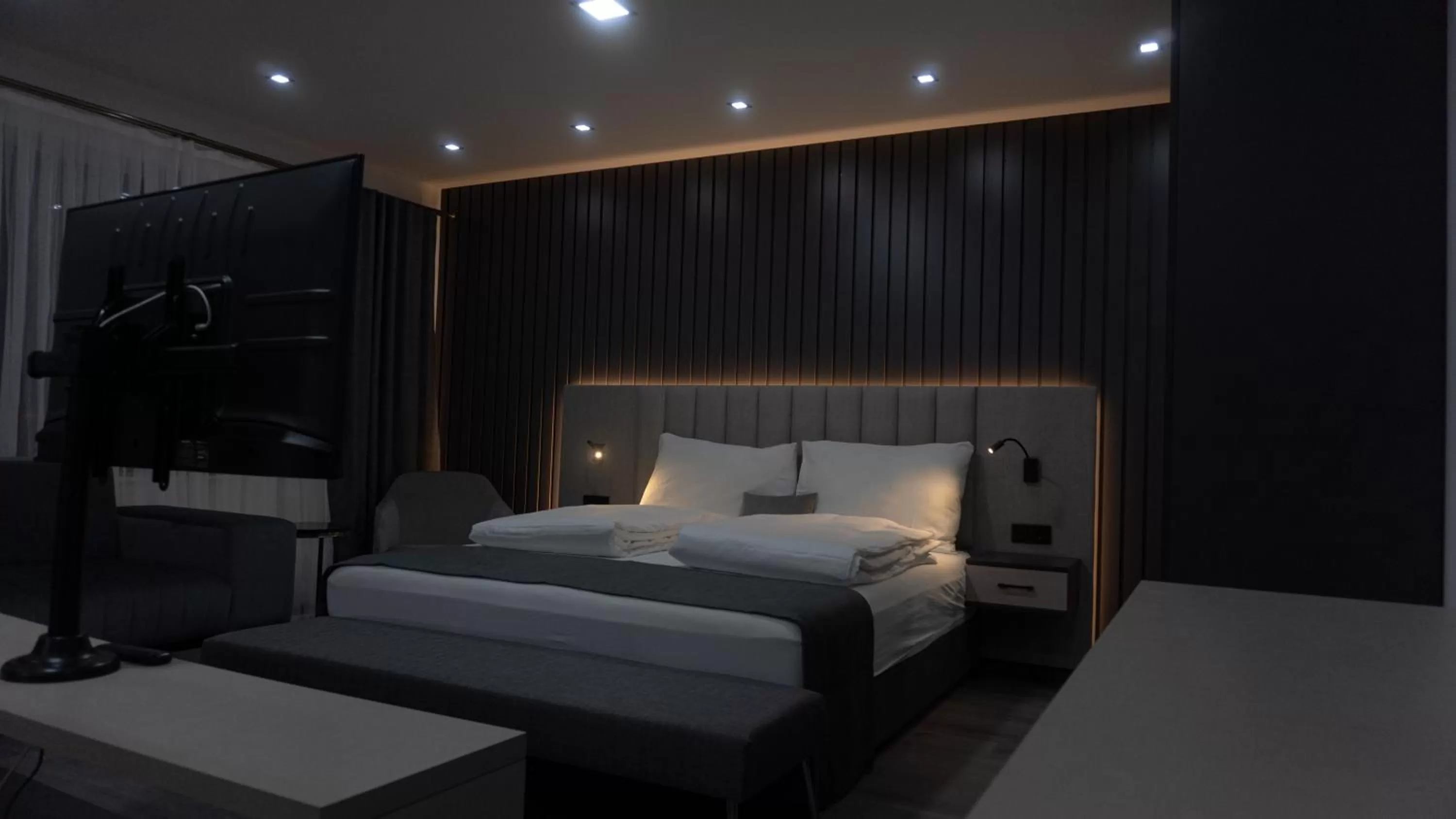 Photo of the whole room, Bed in PARKHOTEL BRAUNAU - 24 Stunden Self Check-IN