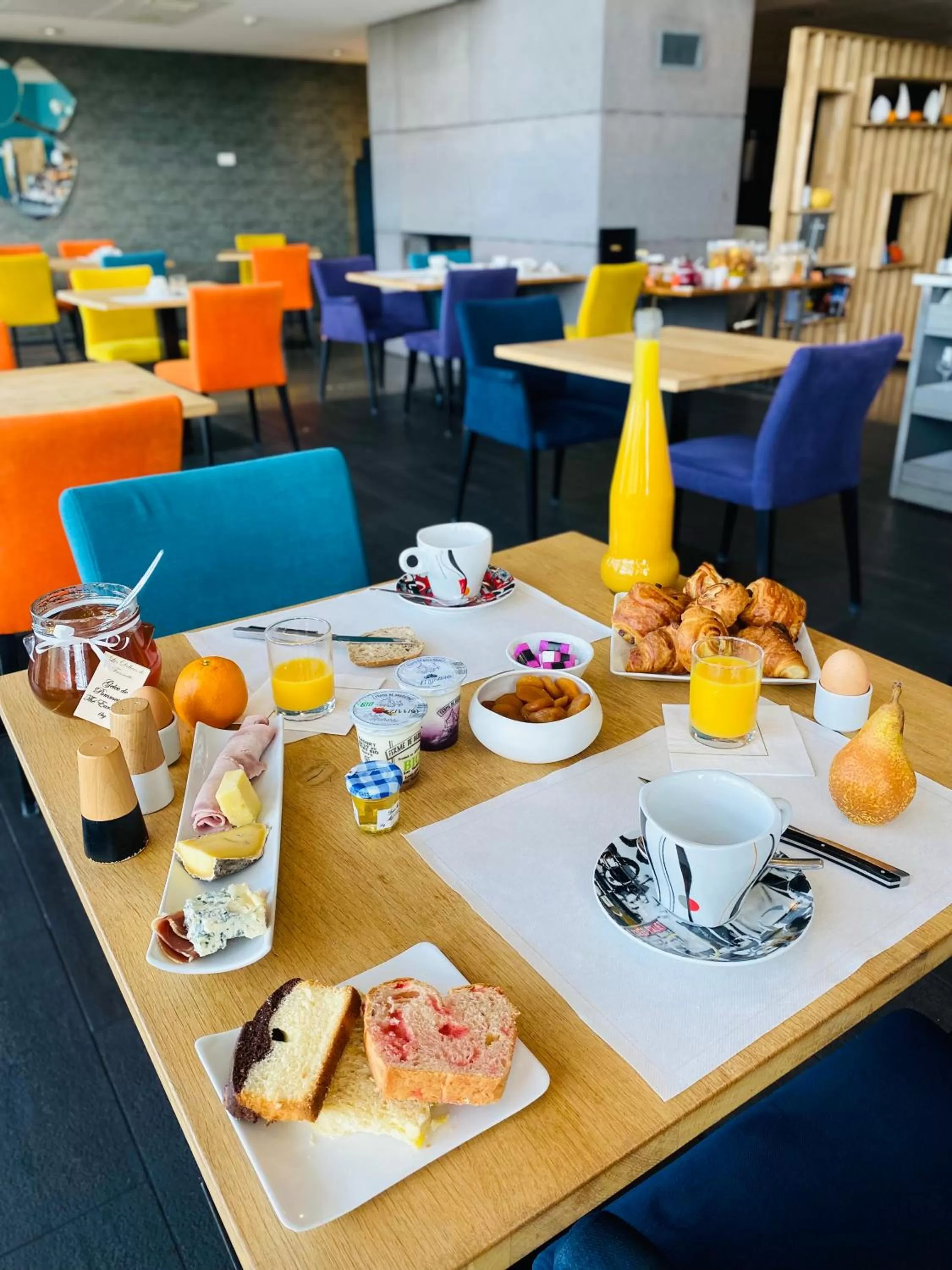 Breakfast in Best Western Plus Hôtel Gergovie