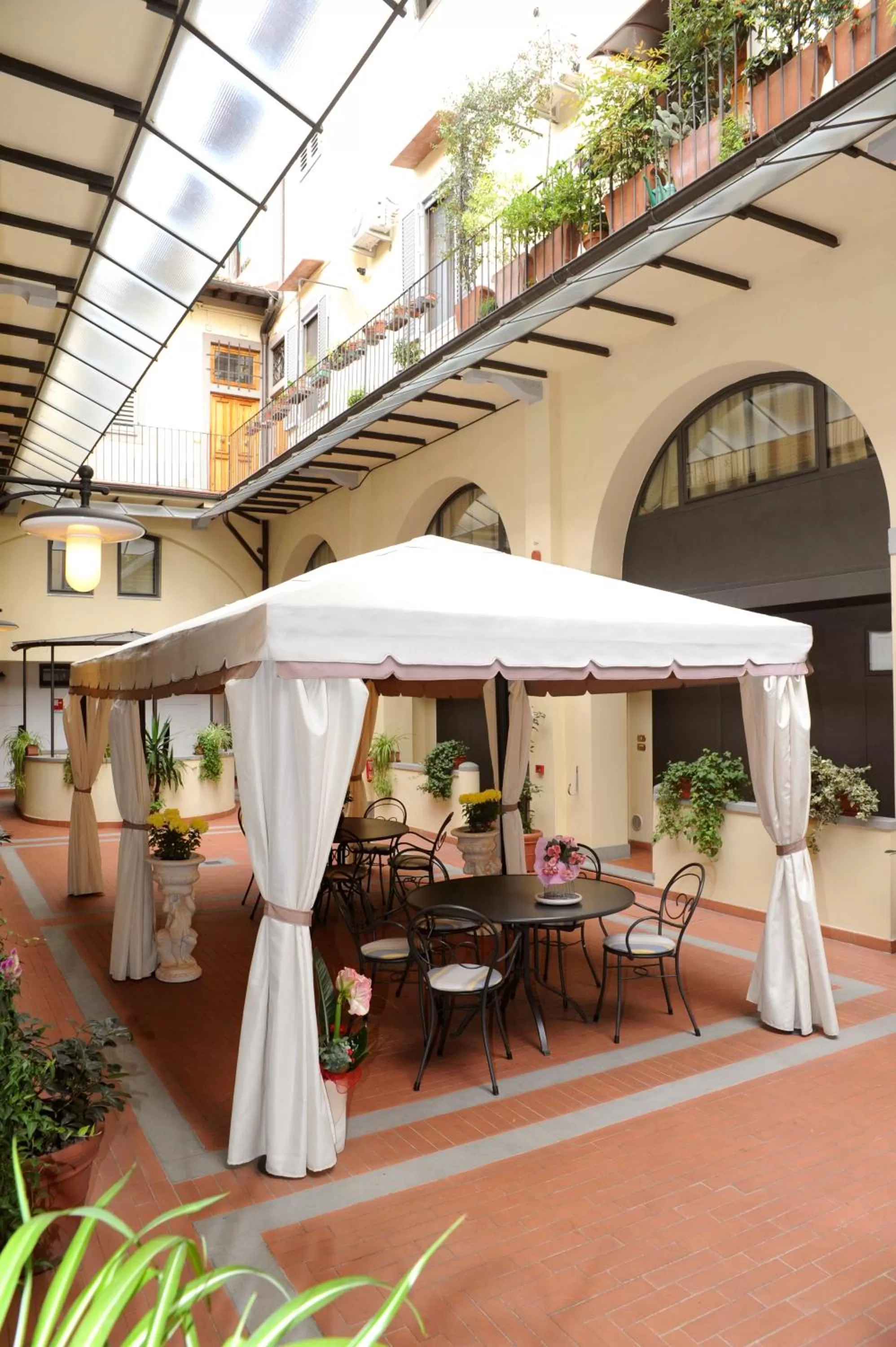 Patio in Residence La Contessina