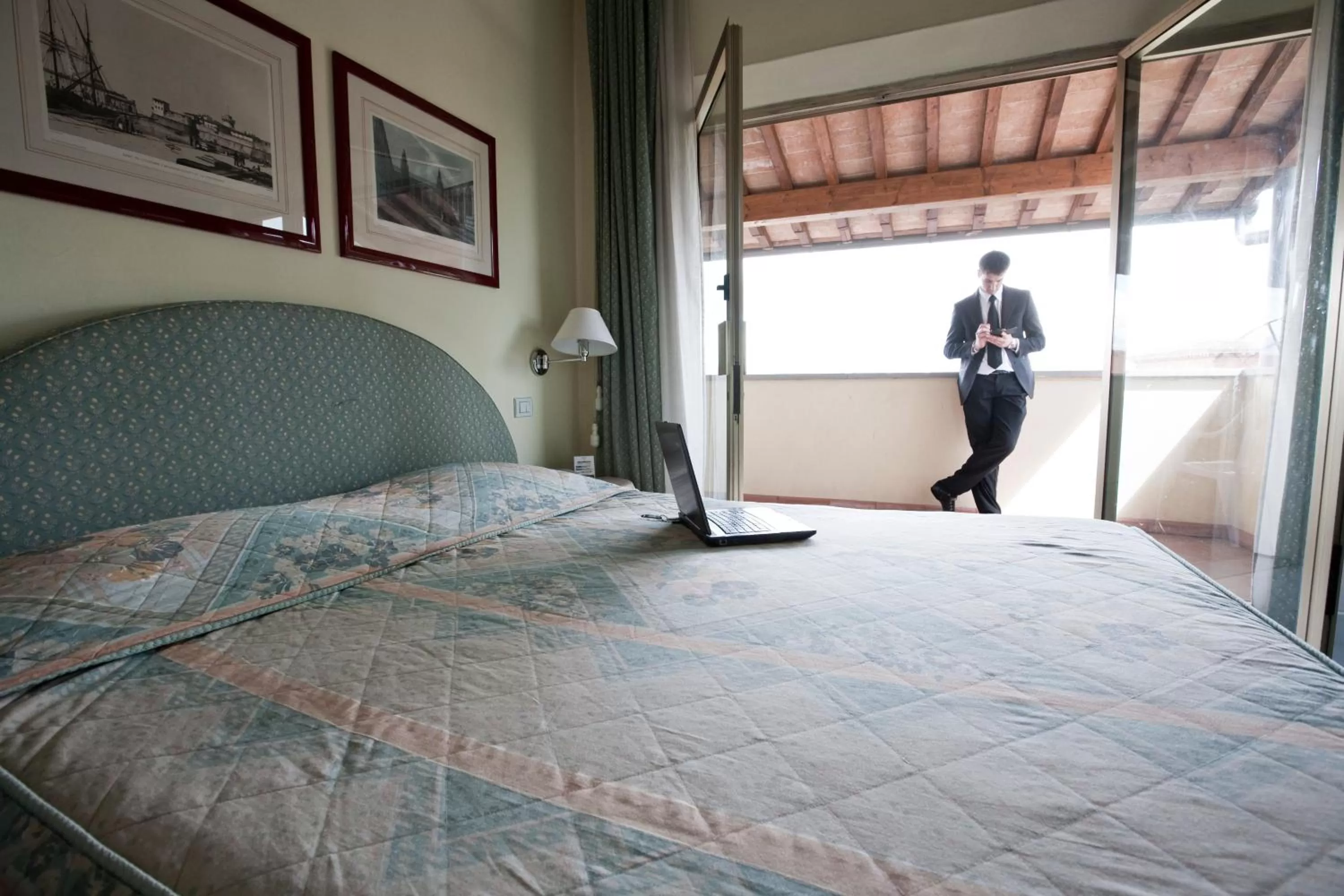 Balcony/Terrace, Bed in Hotel Italia