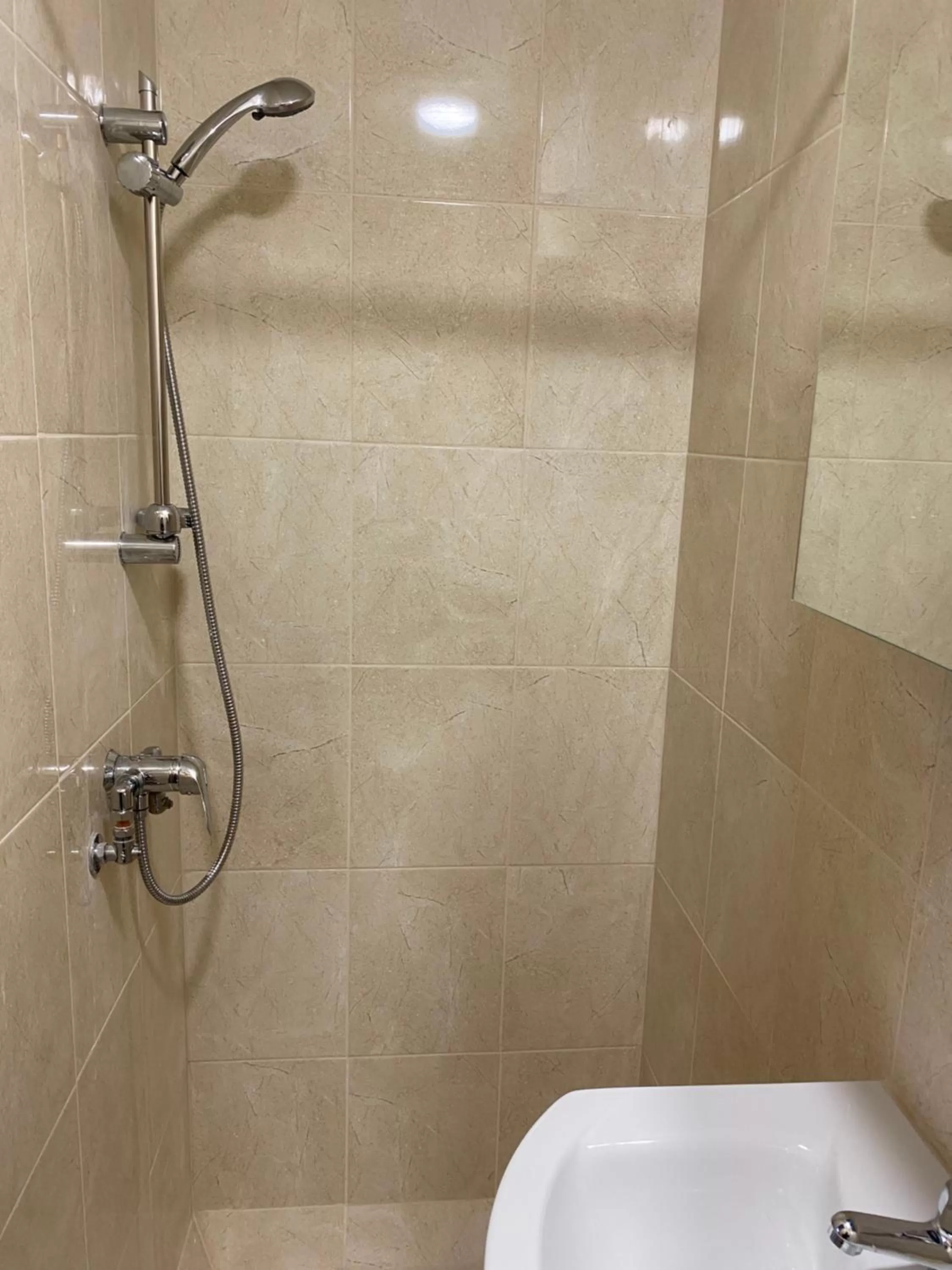 Bathroom in 27 Argyle Square